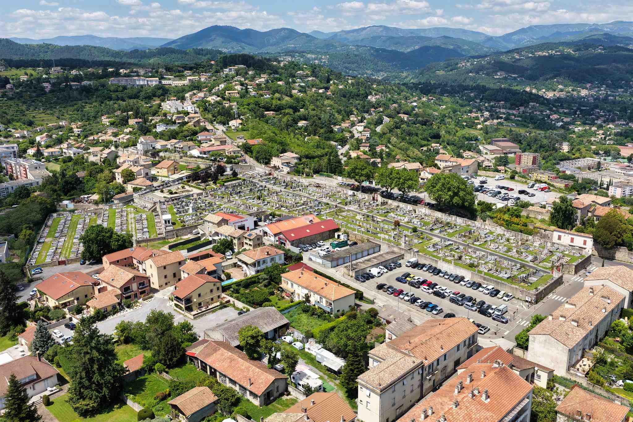 Liste de photographies du cimetière Fiche de présentation de Cimetière de Bourgneuf - Informations et services en ligne - Portail funéraire Citoyen Ville d'Aubenas Ville d'Aubenas