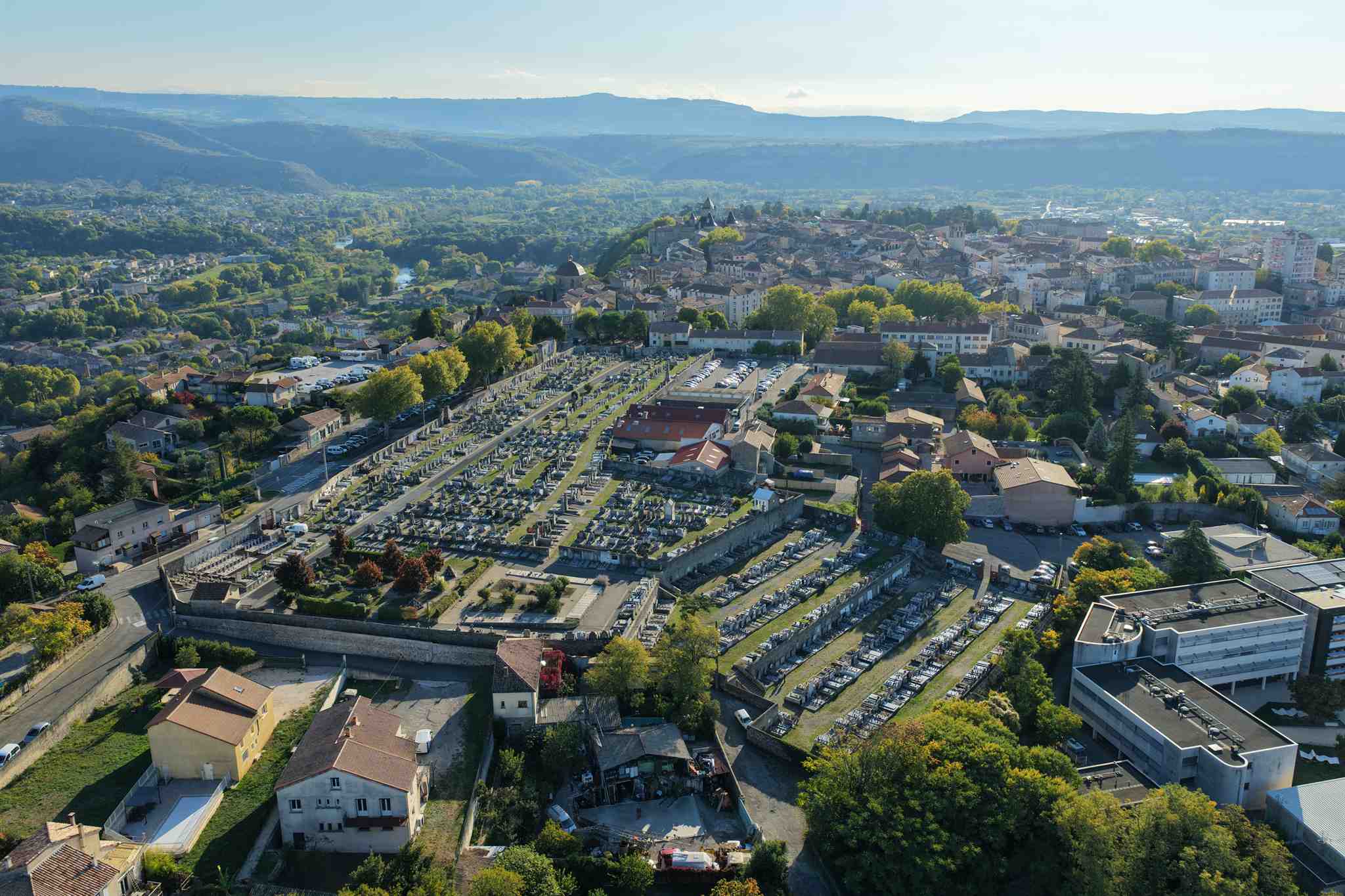 Liste de photographies du cimetière Fiche de présentation de Cimetière de Bourgneuf - Informations et services en ligne - Portail funéraire Citoyen Ville d'Aubenas Ville d'Aubenas