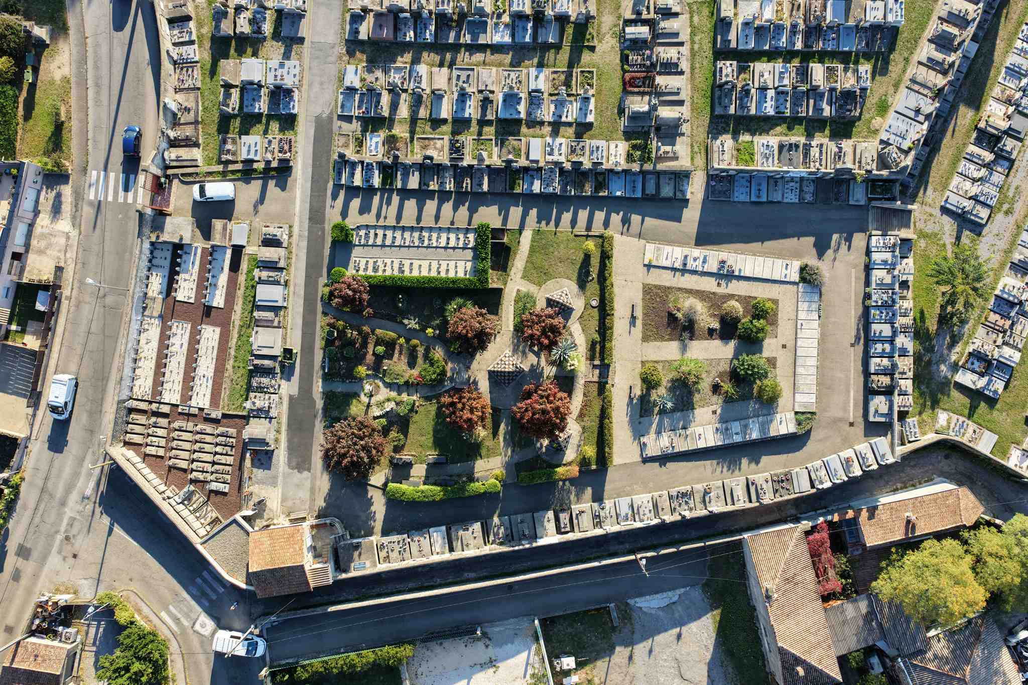 Liste de photographies du cimetière Fiche de présentation de Cimetière de Bourgneuf - Informations et services en ligne - Portail funéraire Citoyen Ville d'Aubenas Ville d'Aubenas