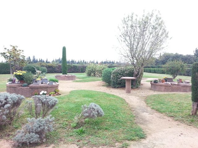 Liste de photographies du cimetière Fiche de présentation de Cimetière du Mirman - Informations et services en ligne - Portail funéraire Citoyen de la commune de CAISSARGUES de la commune de CAISSARGUES