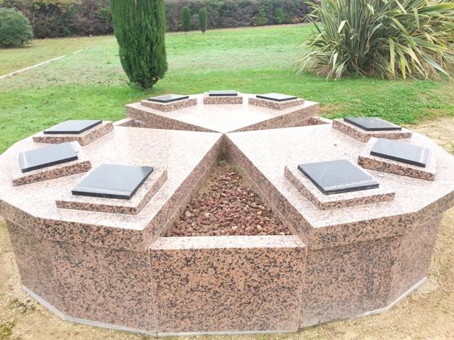 Liste de photographies du cimetière Fiche de présentation de Cimetière du Mirman - Informations et services en ligne - Portail funéraire Citoyen de la commune de CAISSARGUES de la commune de CAISSARGUES