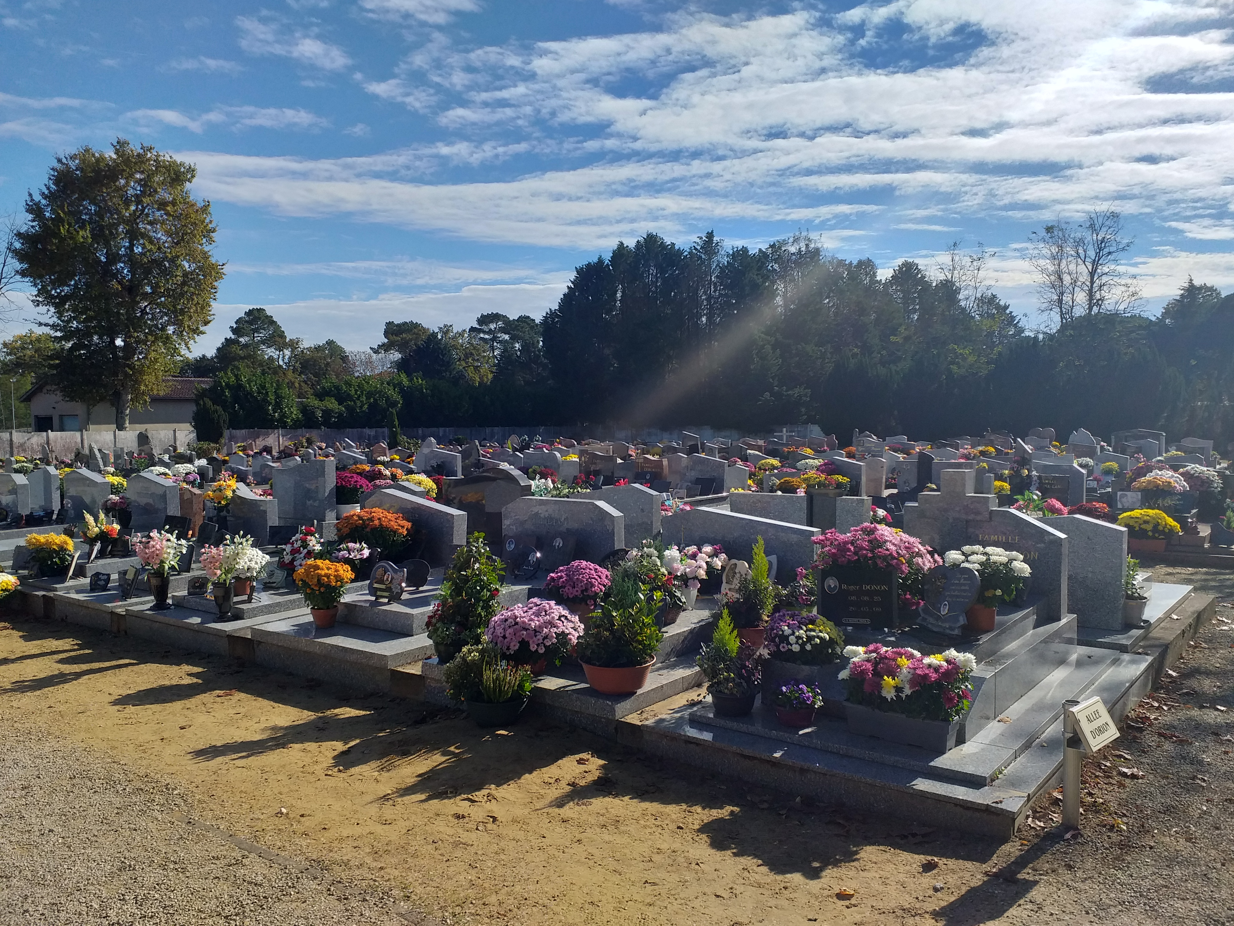 Liste de photographies du cimetière Fiche de présentation de Nouveau Cimetière - Informations et services en ligne - Portail funéraire Citoyen Ville de Canéjan Ville de Canéjan