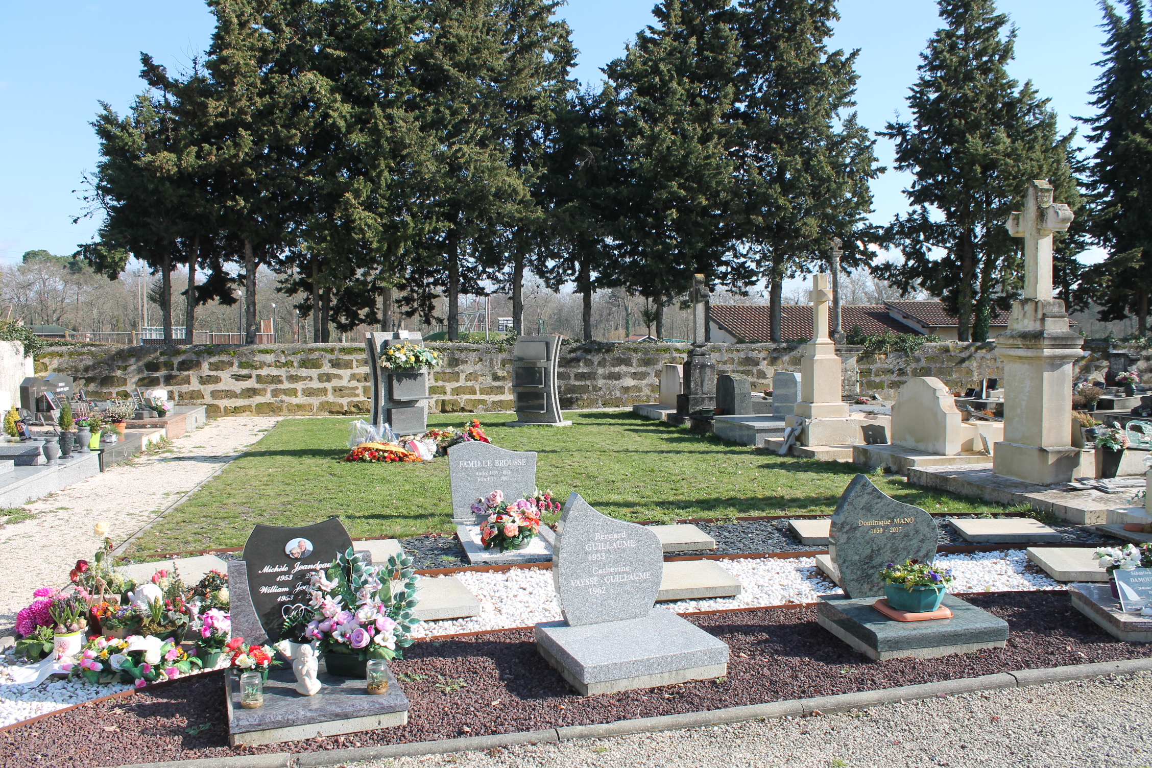 Liste de photographies du cimetière Fiche de présentation de Ancien Cimetière - Informations et services en ligne - Portail funéraire Citoyen Ville de Canéjan Ville de Canéjan