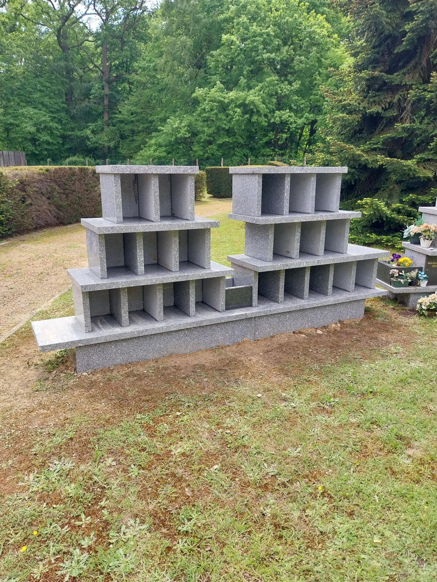 Acquisition d'un colombarium de 20 places , Actualités du cimetière Commune de Coye la Forêt