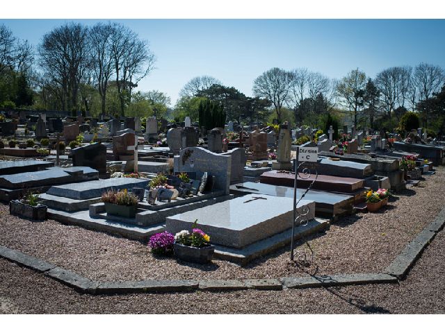 Liste de photographies du cimetière Fiche de présentation de Cimetière Minéral - Informations et services en ligne - Portail funéraire Citoyen Ville de Deauville Ville de Deauville