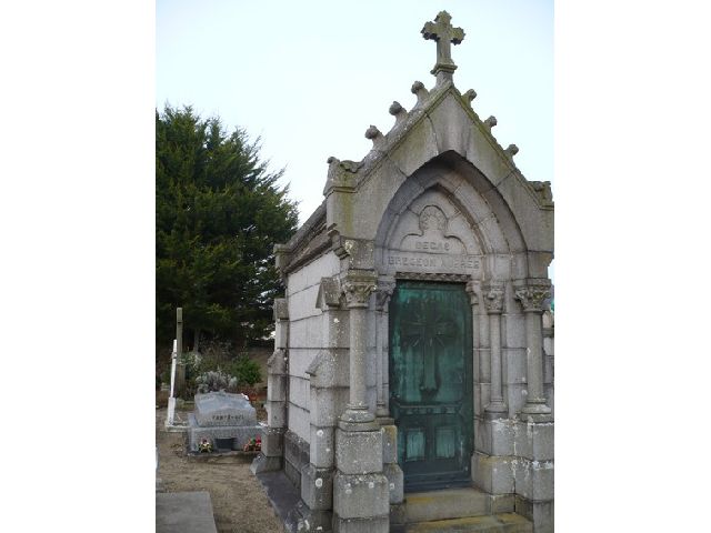 Liste de photographies du cimetière Fiche de présentation de Cimetière de Saint-Enogat - Informations et services en ligne - Portail funéraire Citoyen Ville de Dinard Ville de Dinard