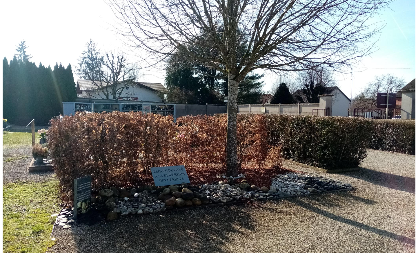 Liste de photographies du cimetière Fiche de présentation de Cimetière d’Héricourt - Informations et services en ligne - Portail funéraire Citoyen Ville d'Héricourt Ville d'Héricourt