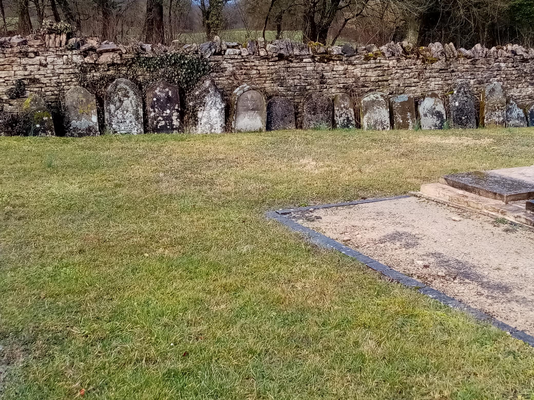 Liste de photographies du cimetière Fiche de présentation de Cimetière de Byans - Informations et services en ligne - Portail funéraire Citoyen Ville d'Héricourt Ville d'Héricourt