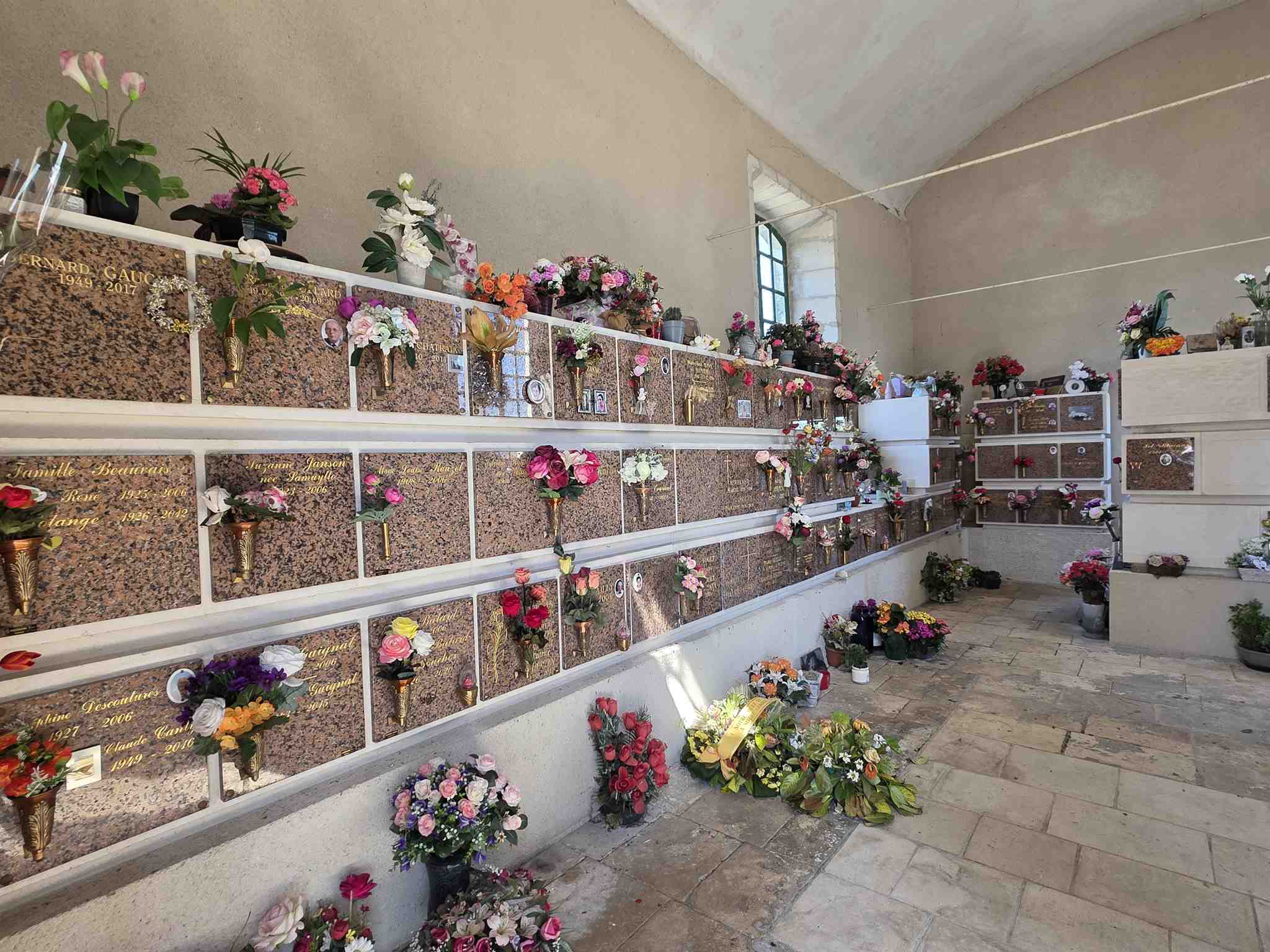 Liste de photographies du cimetière Fiche de présentation de Cimetière Communal - Informations et services en ligne - Portail funéraire Citoyen de la commune de ISSOUDUN de la commune de ISSOUDUN