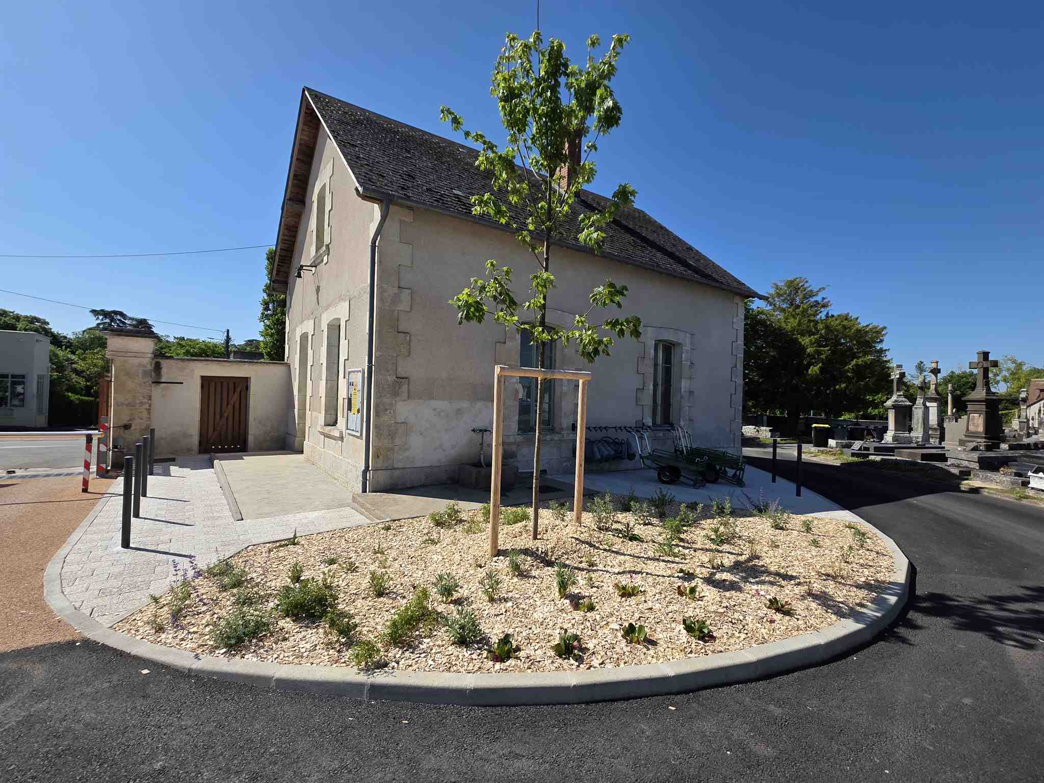 Liste de photographies du cimetière Fiche de présentation de Cimetière Communal - Informations et services en ligne - Portail funéraire Citoyen de la commune de ISSOUDUN de la commune de ISSOUDUN