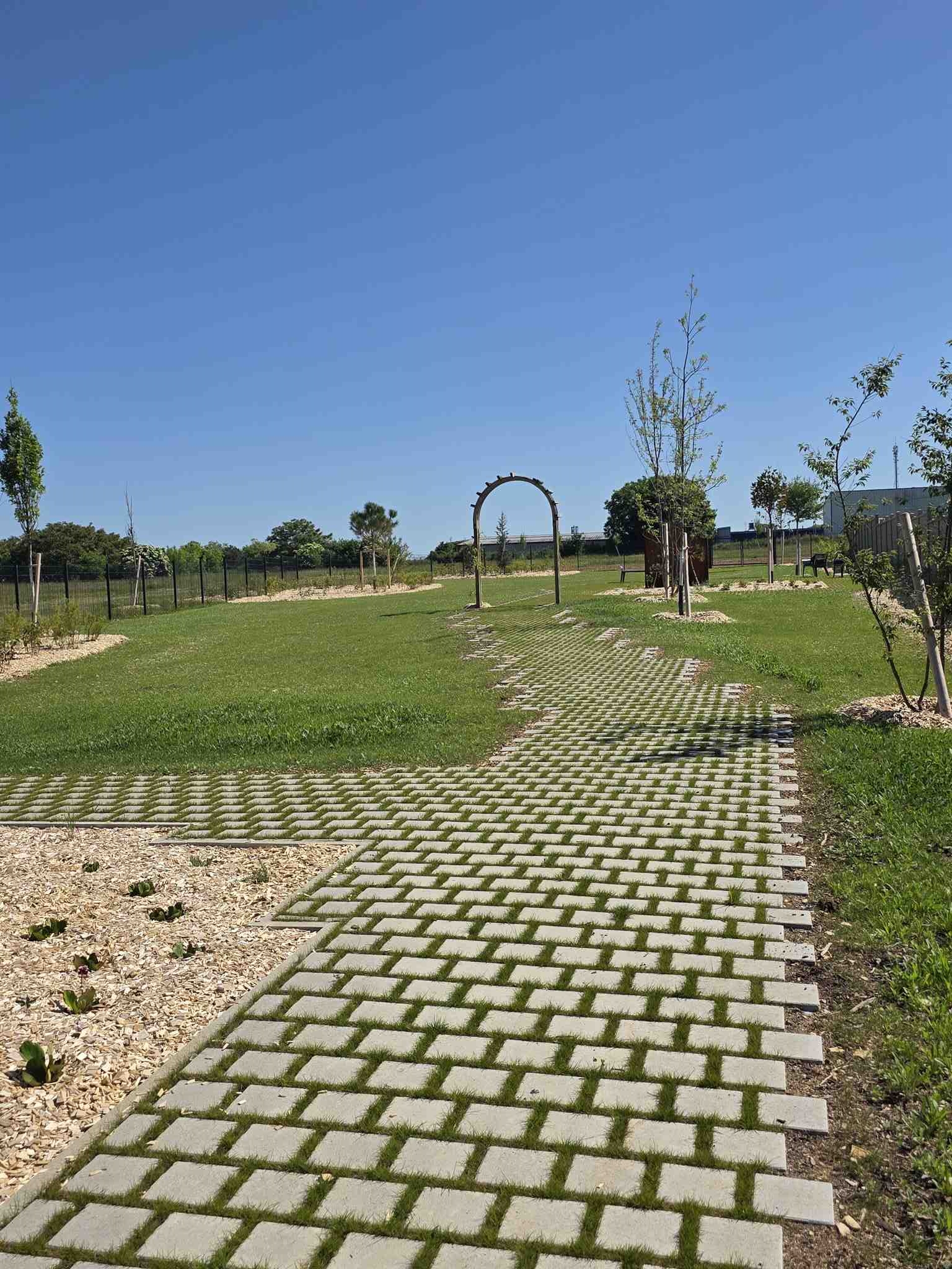 Liste de photographies du cimetière Fiche de présentation de Cimetière Communal - Informations et services en ligne - Portail funéraire Citoyen de la commune de ISSOUDUN de la commune de ISSOUDUN