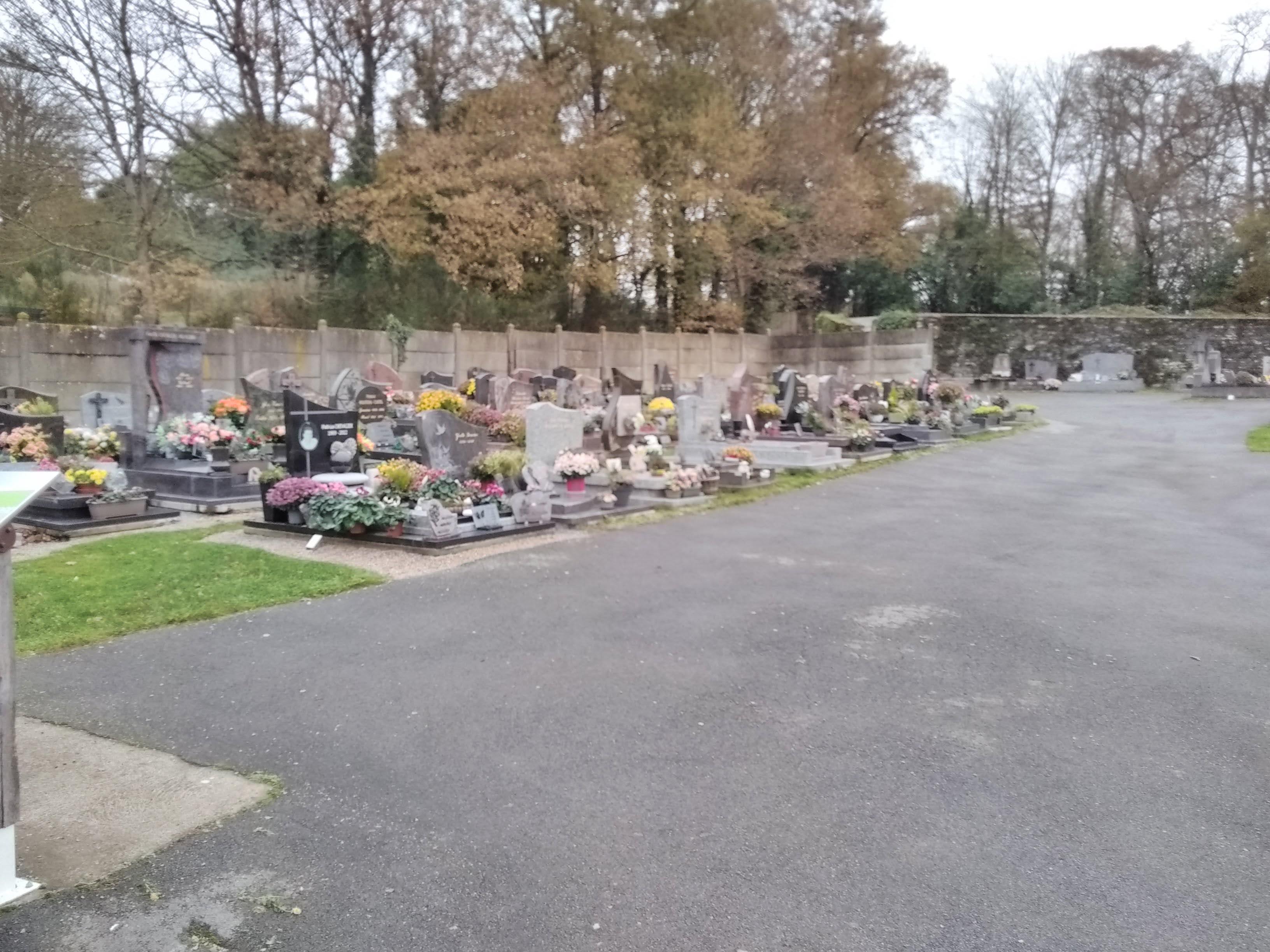 Liste de photographies du cimetière Fiche de présentation de Cimetière de Glénac - Informations et services en ligne - Portail funéraire Citoyen de la commune de LA GACILLY de la commune de LA GACILLY