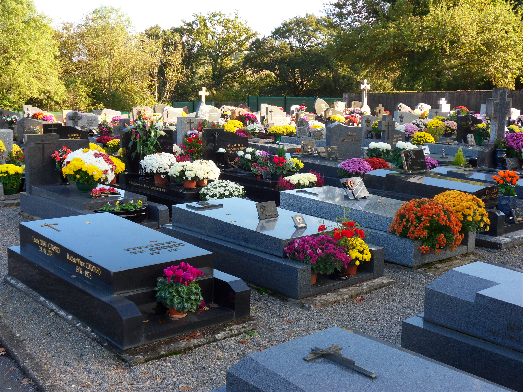 Liste de photographies du cimetière Fiche de présentation de Cimetière de La Gacilly - Informations et services en ligne - Portail funéraire Citoyen Commune de La Gacilly Commune de La Gacilly
