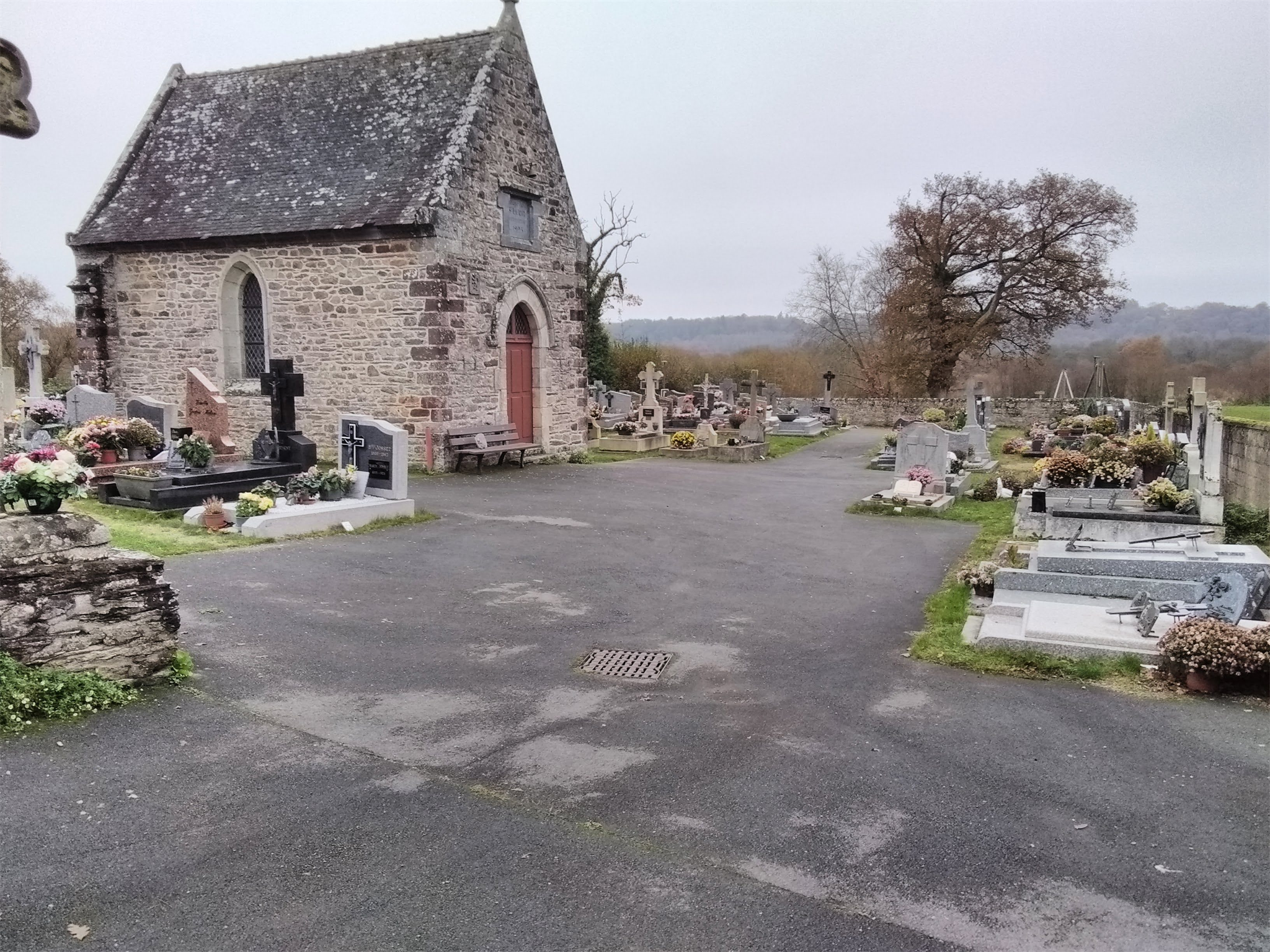 Liste de photographies du cimetière Fiche de présentation de Cimetière de Glénac - Informations et services en ligne - Portail funéraire Citoyen de la commune de LA GACILLY de la commune de LA GACILLY