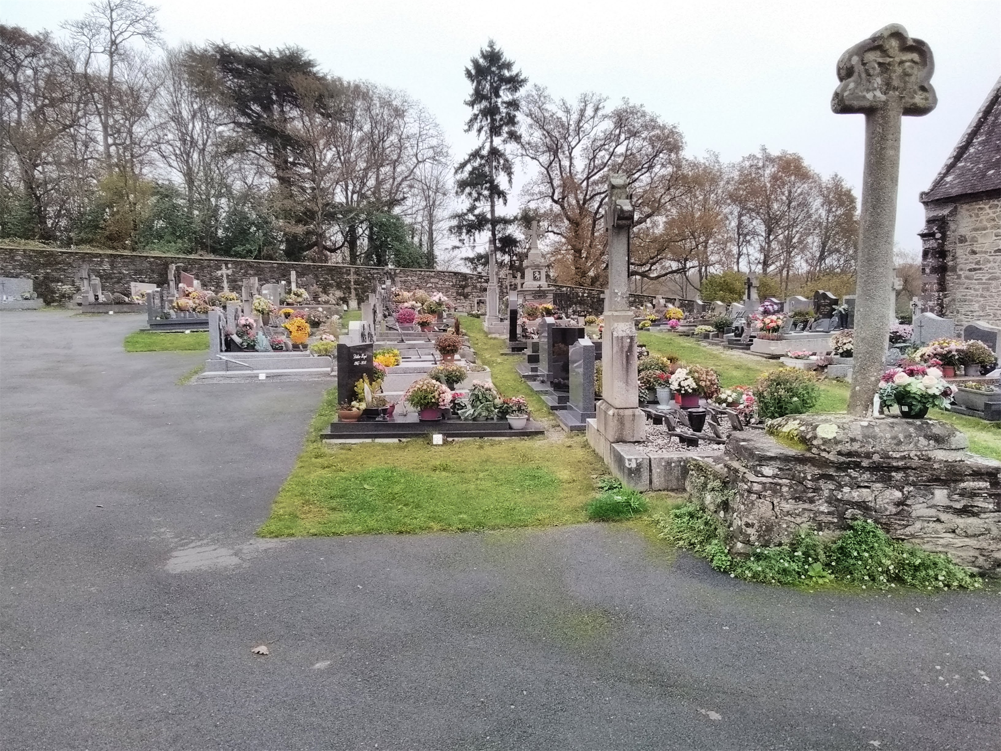 Liste de photographies du cimetière Fiche de présentation de Cimetière de Glénac - Informations et services en ligne - Portail funéraire Citoyen de la commune de LA GACILLY de la commune de LA GACILLY