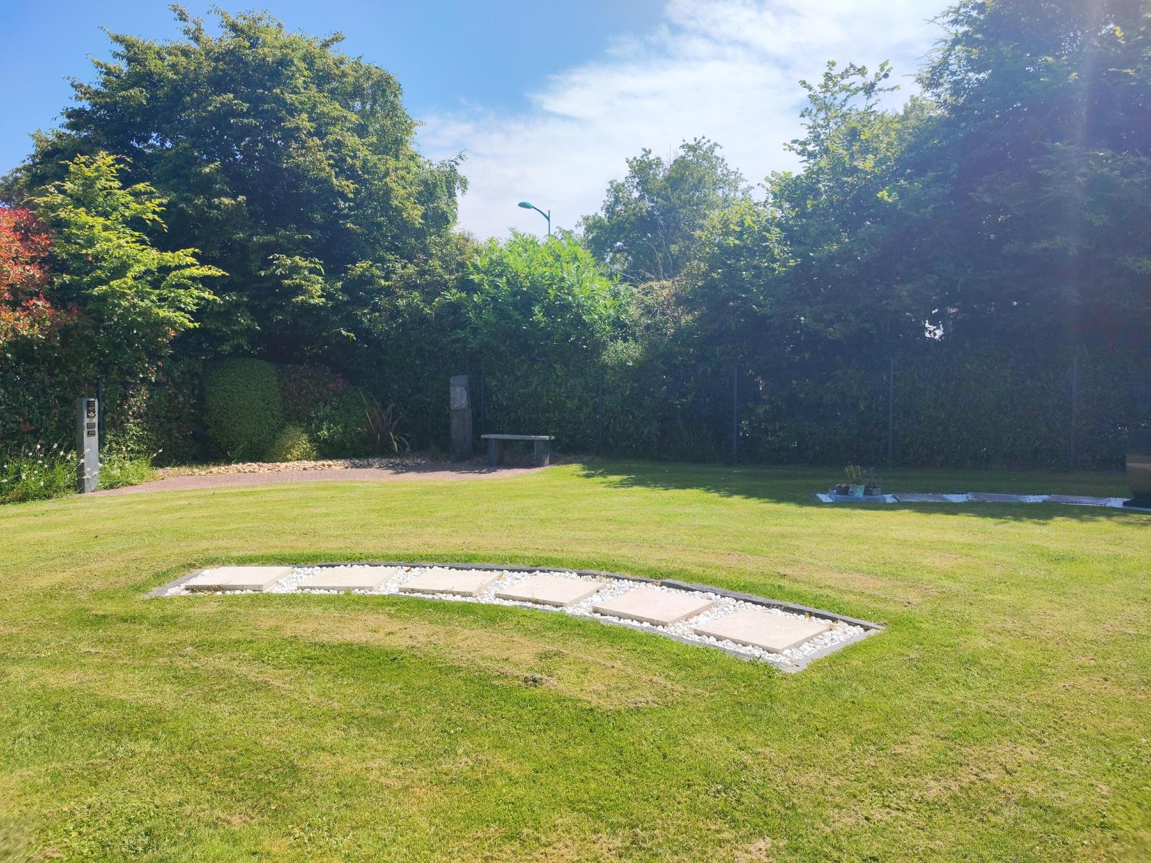 Liste de photographies du cimetière Fiche de présentation de Cimetière Communal - Informations et services en ligne - Portail funéraire Citoyen Commune de La Grigonnais Commune de La Grigonnais