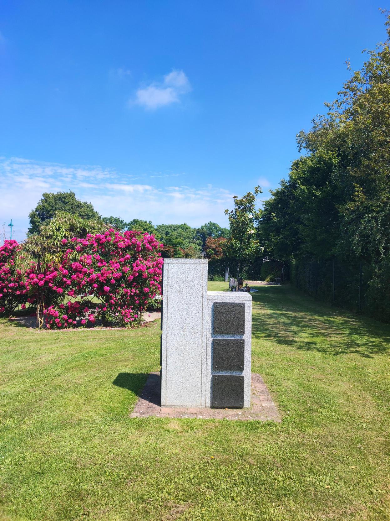 Liste de photographies du cimetière Fiche de présentation de Cimetière Communal - Informations et services en ligne - Portail funéraire Citoyen Commune de La Grigonnais Commune de La Grigonnais