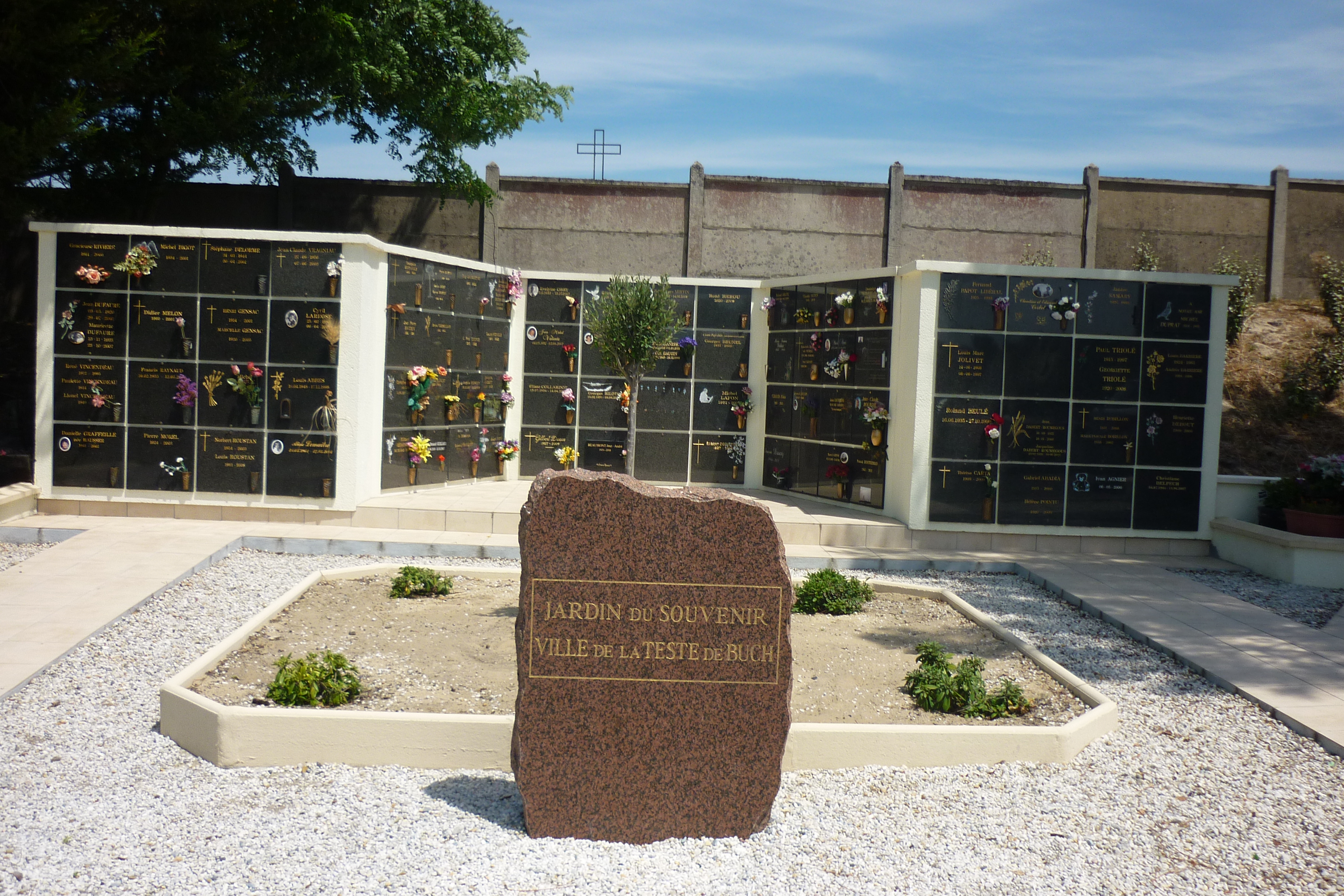Liste de photographies du cimetière Fiche de présentation de Cimetière de La Teste-de-Buch - Informations et services en ligne - Portail funéraire Citoyens de la ville de LA TESTE DE BUCH de la ville de LA TESTE DE BUCH