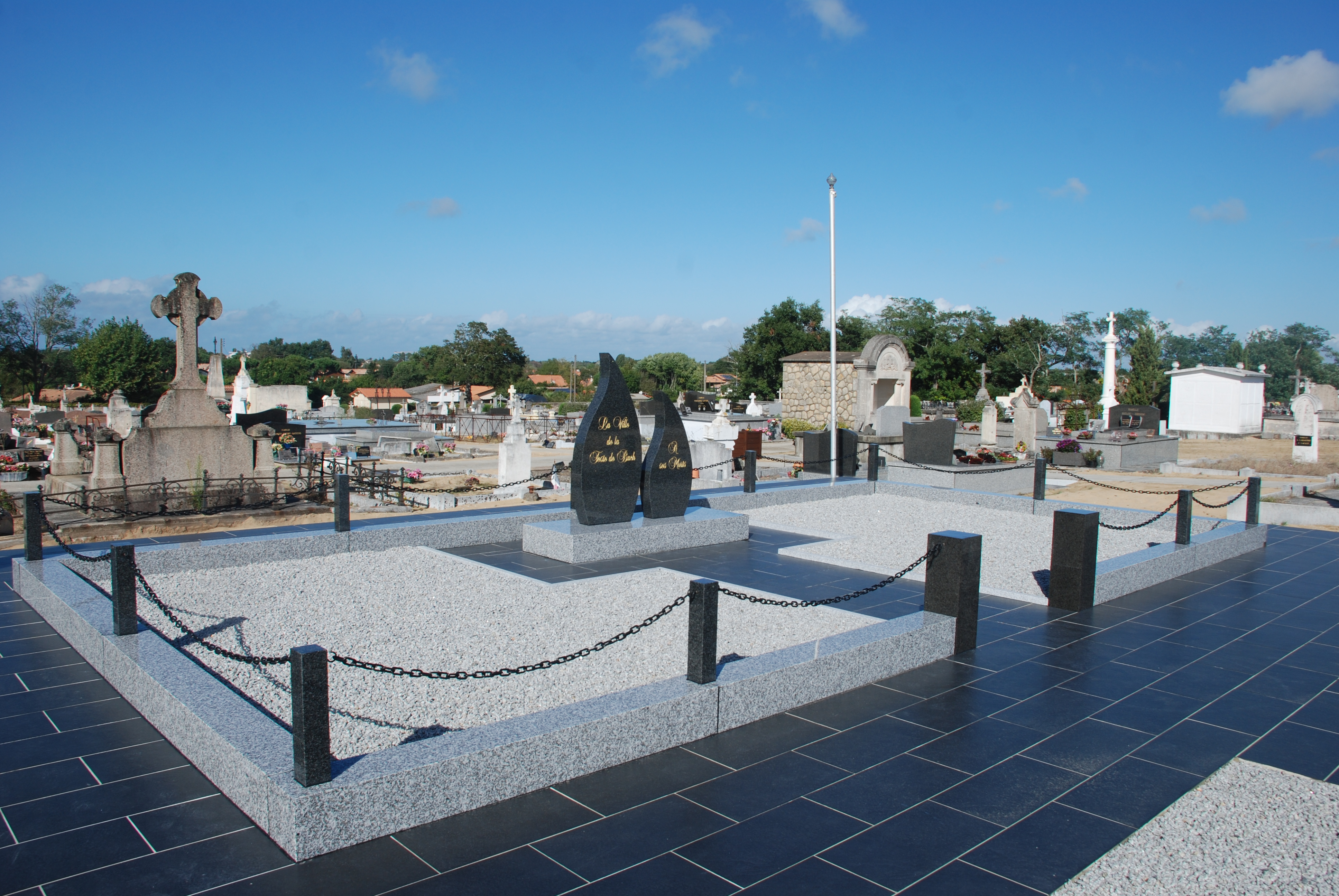 Liste de photographies du cimetière Fiche de présentation de Cimetière de La Teste-de-Buch - Informations et services en ligne - Portail funéraire Citoyens de la ville de LA TESTE DE BUCH de la ville de LA TESTE DE BUCH