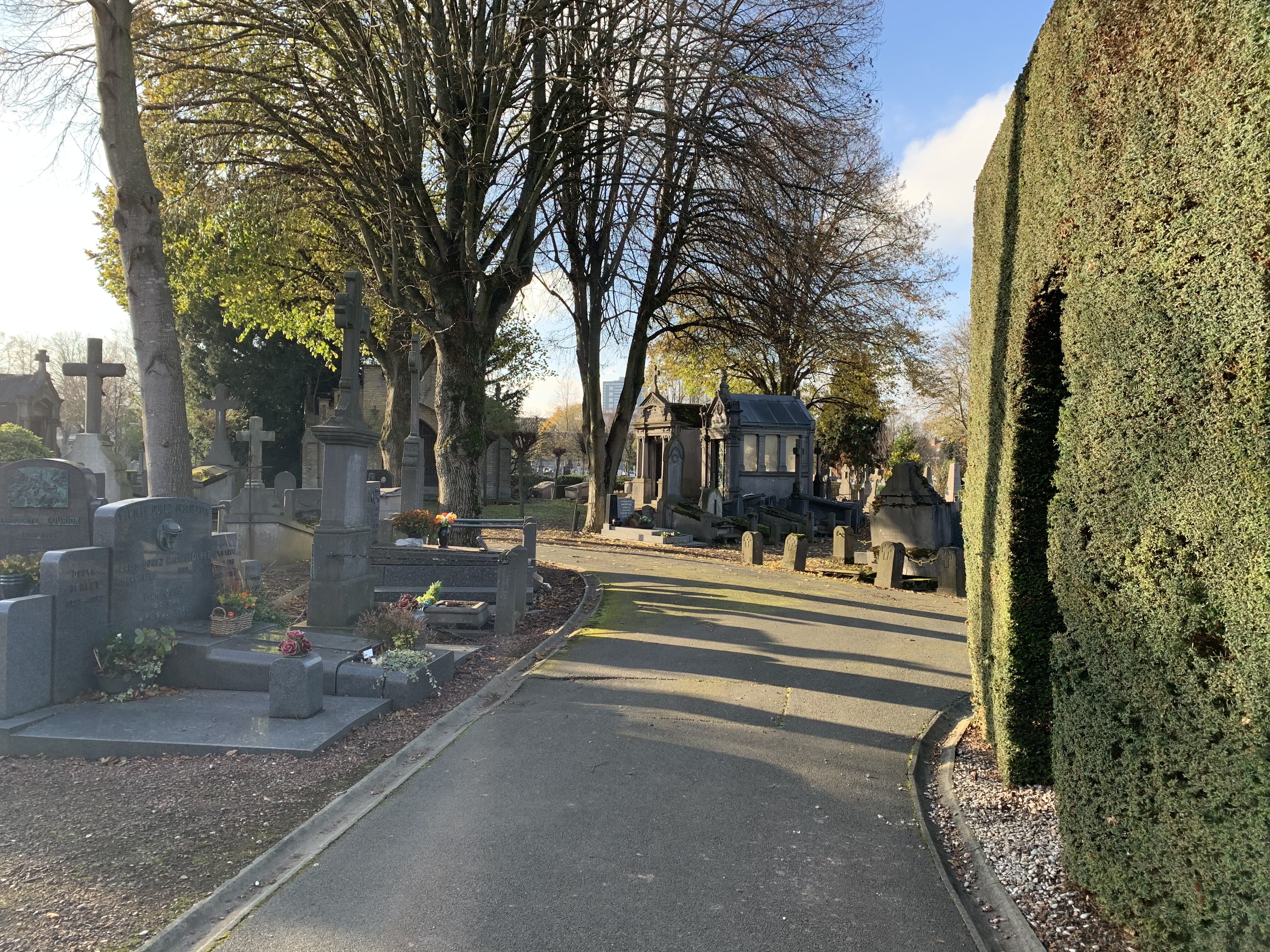 Liste de photographies du cimetière Fiche de présentation de Cimetière Leclerc - Informations et services en ligne - Portail funéraire Citoyen Commune de Loos Commune de Loos