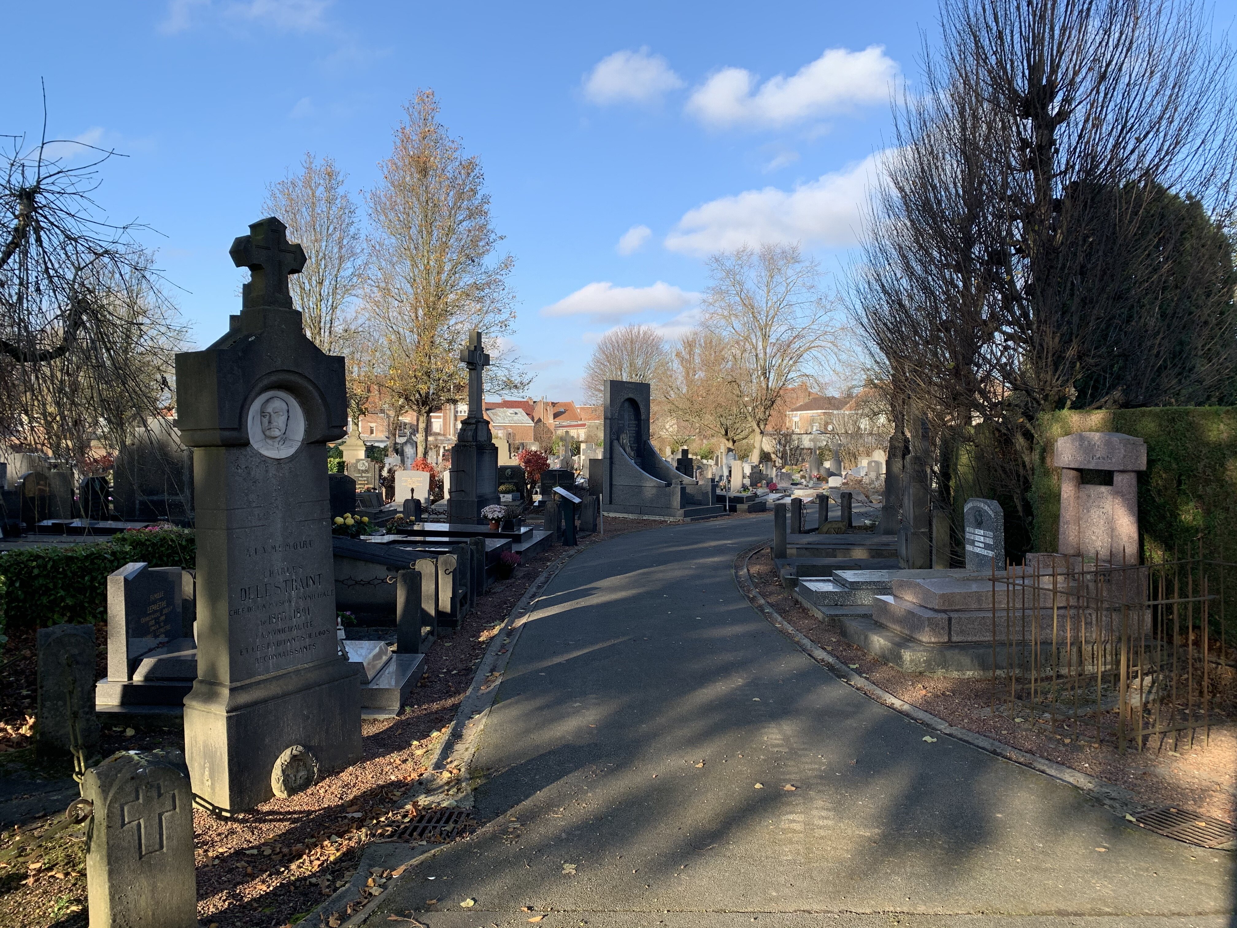 Liste de photographies du cimetière Fiche de présentation de Cimetière Leclerc - Informations et services en ligne - Portail funéraire Citoyen Commune de Loos Commune de Loos