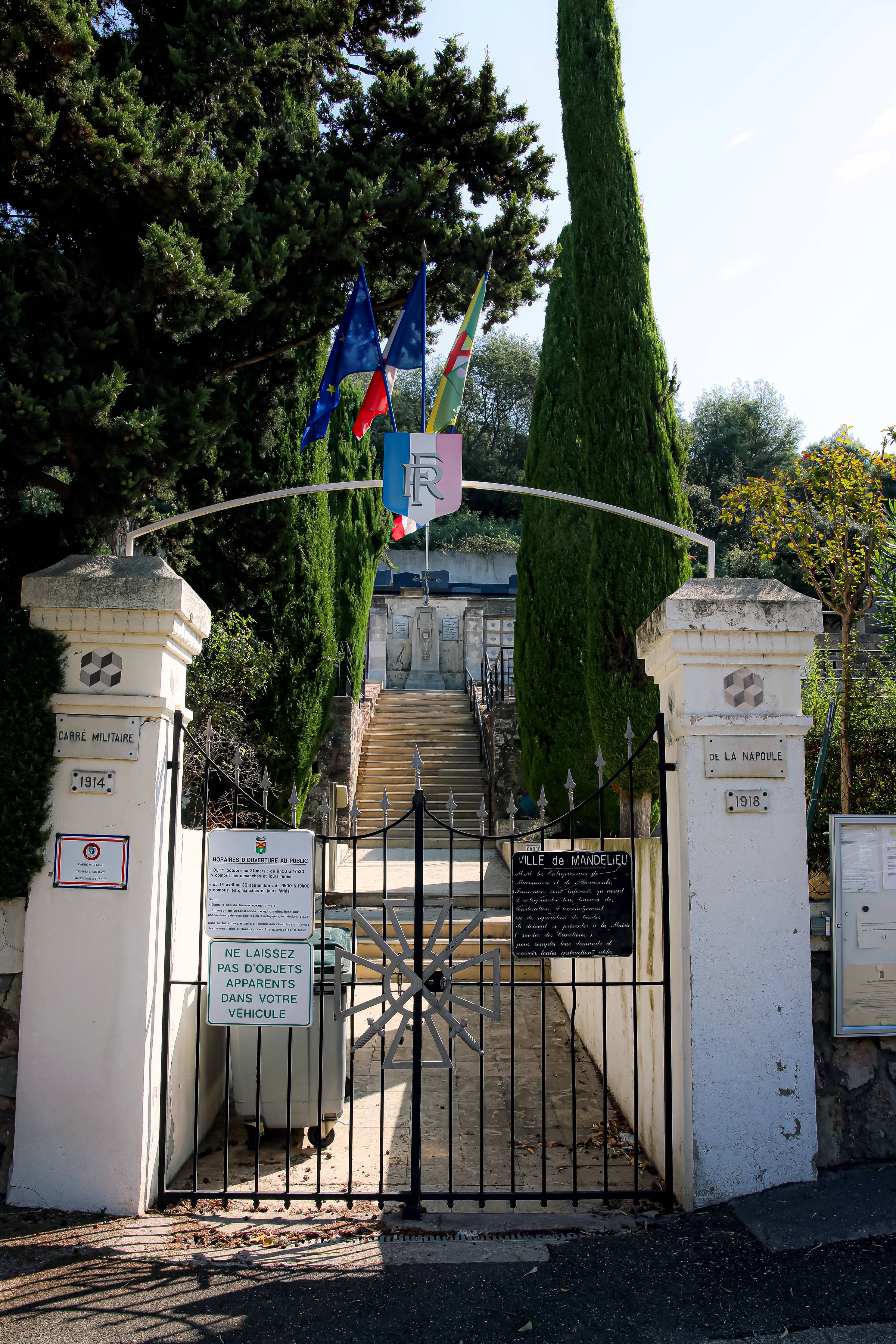 Liste de photographies du cimetière Fiche de présentation de Cimetière La Napoule - Informations et services en ligne - Portail funéraire Citoyens de la ville de MANDELIEU LA NAPOULE de la ville de MANDELIEU LA NAPOULE