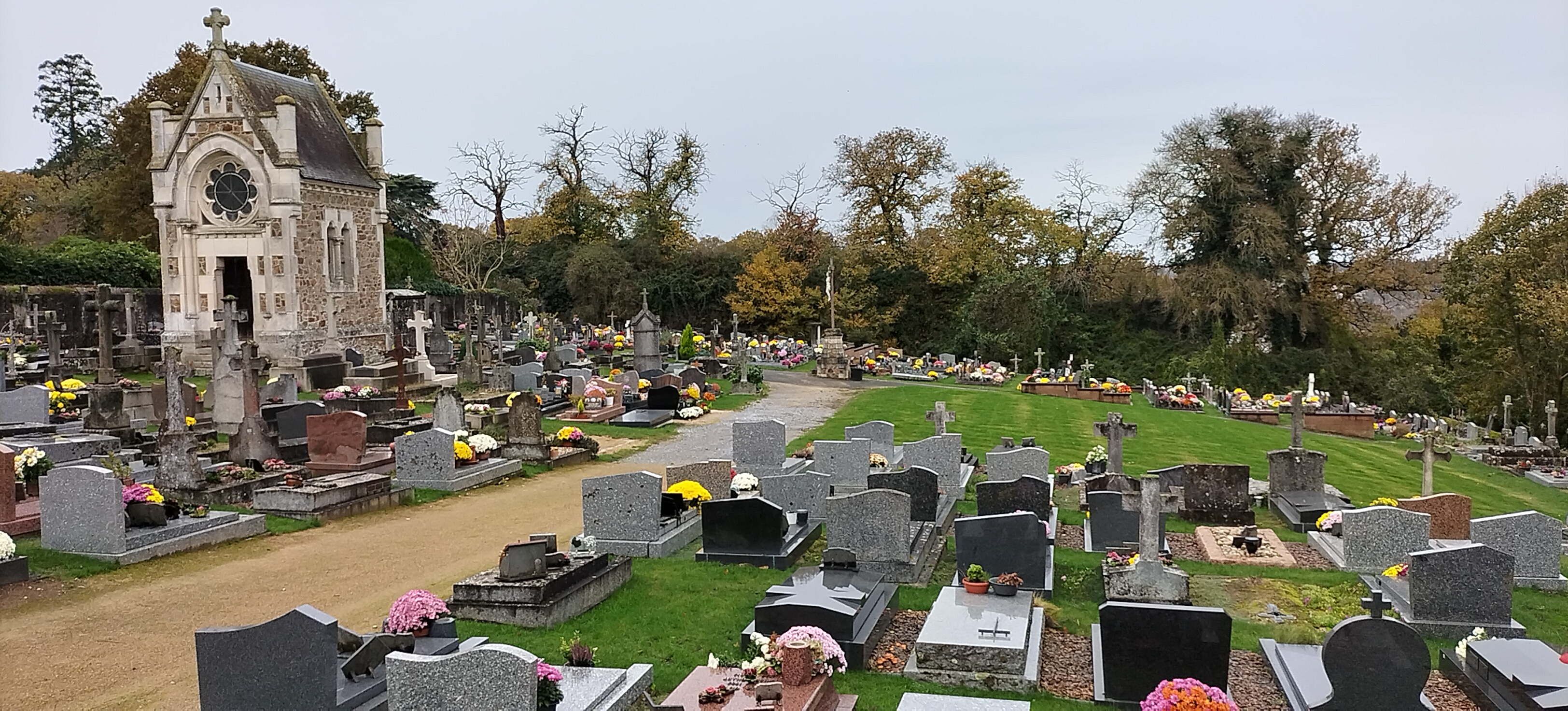 Liste de photographies du cimetière Fiche de présentation de Cimetière de Champtoceaux - Informations et services en ligne - Portail funéraire Citoyen de la commune de OREE D'ANJOU de la commune de OREE D'ANJOU