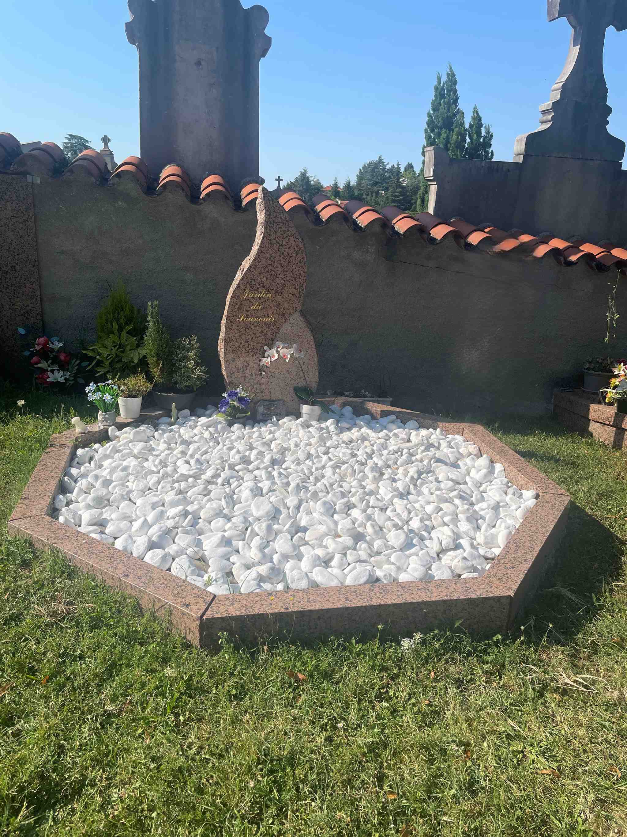 Liste de photographies du cimetière Fiche de présentation de Cimetière Communal - Informations et services en ligne - Portail funéraire Citoyen de la ville de SAINT GALMIER de la ville de SAINT GALMIER