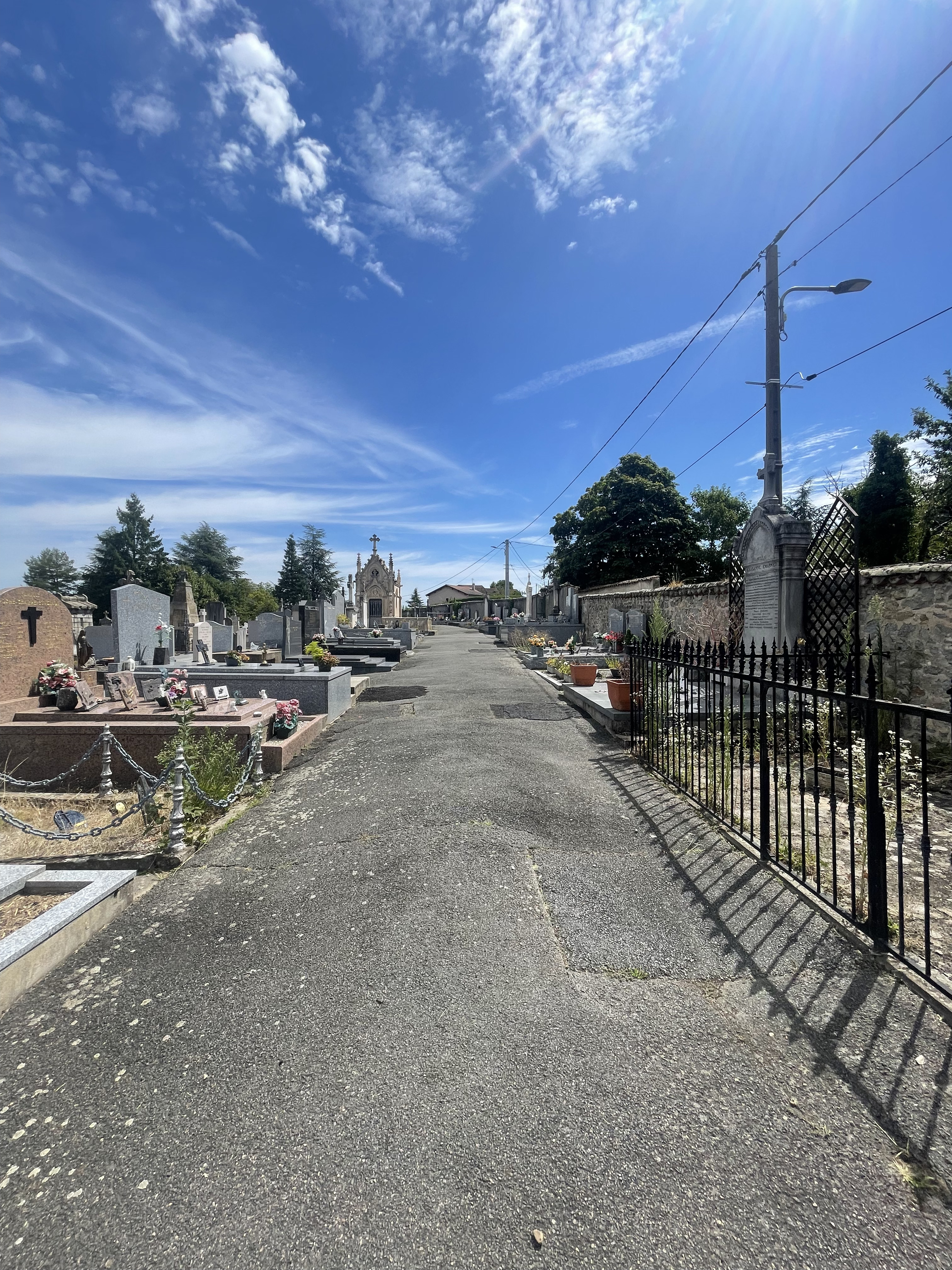 listes de photographies des cimetière de la ville de SAINT GALMIER, Histoire des cimetières de la ville de SAINT GALMIER , Historique sépultures de la ville de SAINT GALMIER 