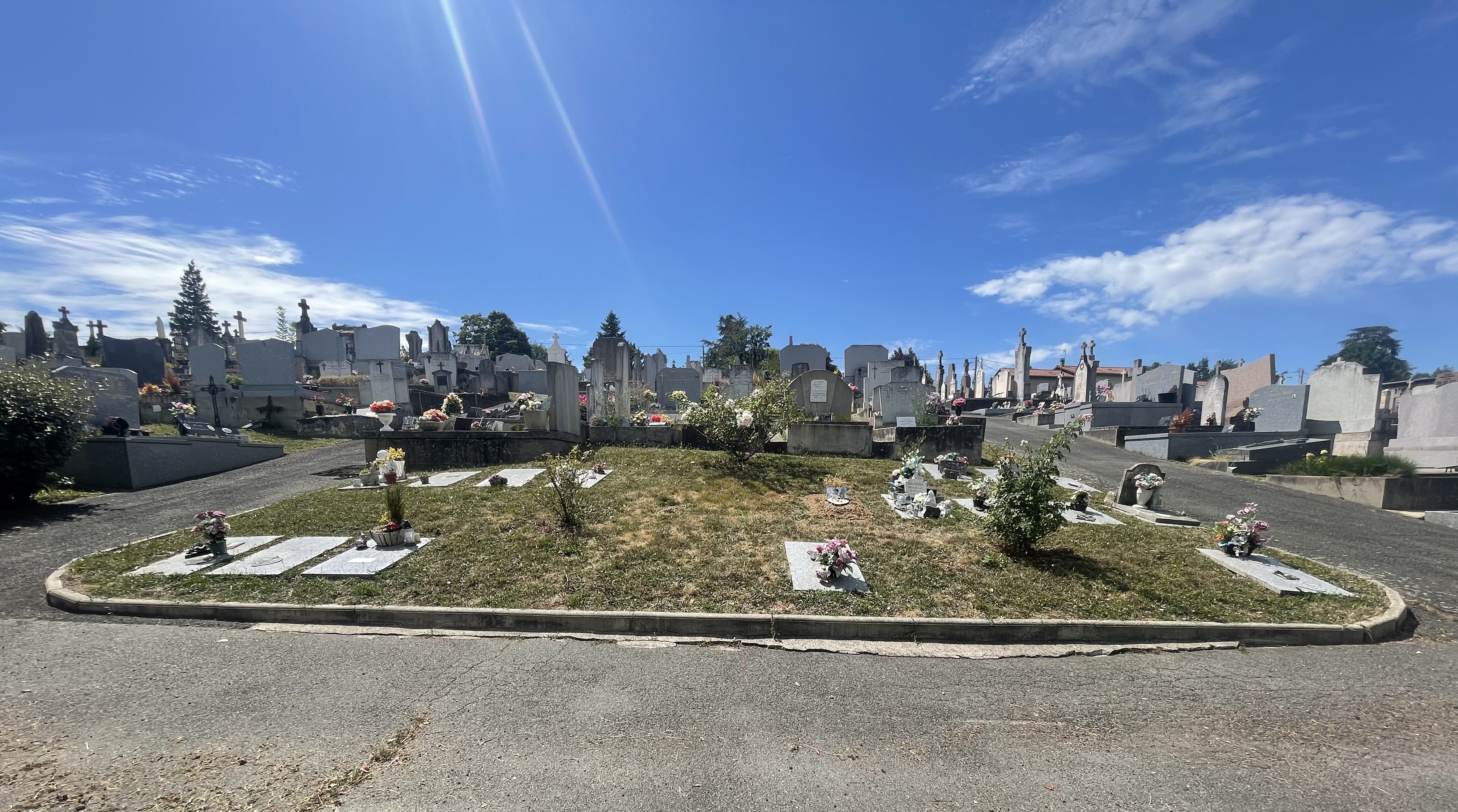 listes de photographies des cimetière de la ville de SAINT GALMIER, Histoire des cimetières de la ville de SAINT GALMIER , Historique sépultures de la ville de SAINT GALMIER 