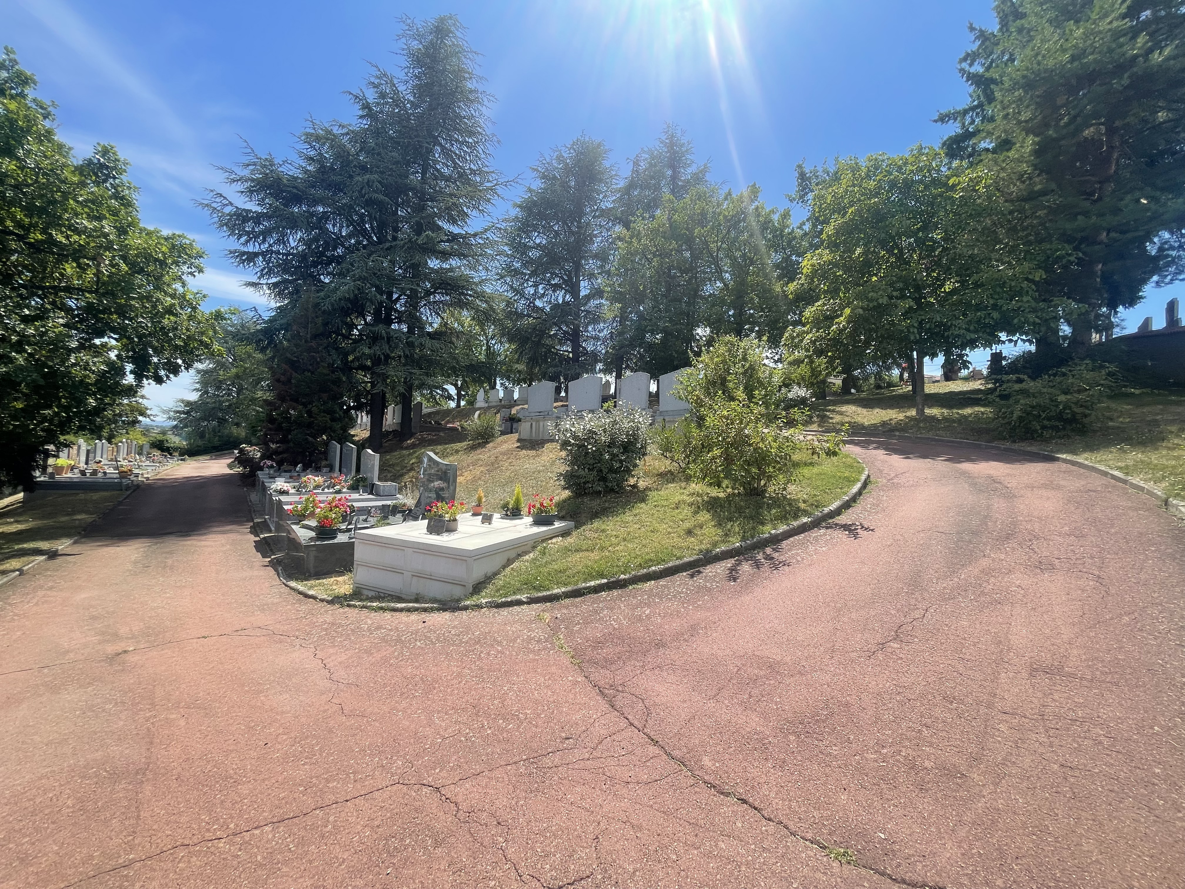 listes de photographies des cimetière Ville de Saint-Galmier, Histoire des cimetières Ville de Saint-Galmier , Historique sépultures Ville de Saint-Galmier 