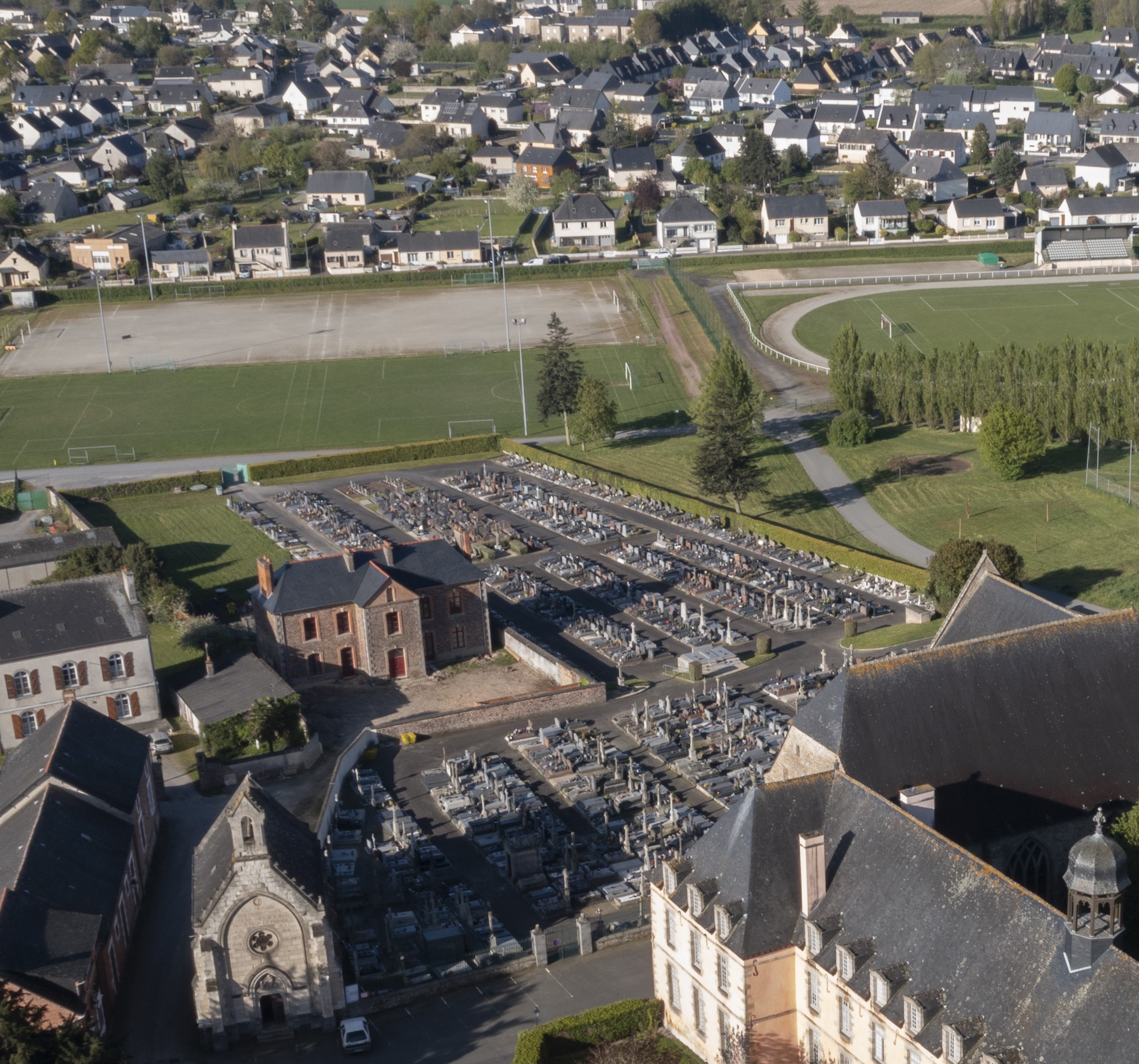 Histoire des cimetières de la commune de SAINT MEEN LE GRAND, Historique sépultures de la commune de SAINT MEEN LE GRAND