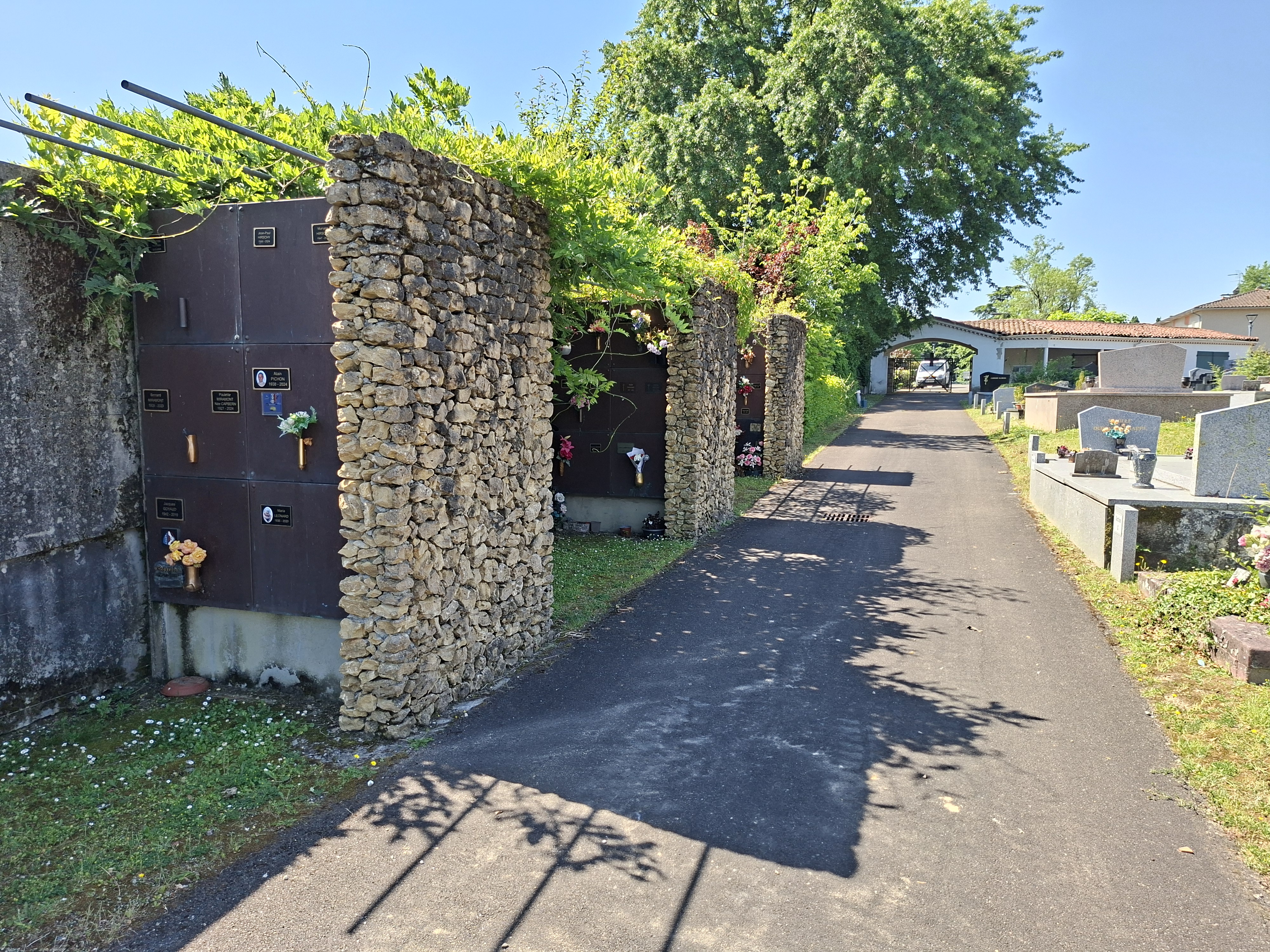 listes de photographies des cimetière Commune de Saint-Pierre-du-Mont, Histoire des cimetières Commune de Saint-Pierre-du-Mont , Historique sépultures Commune de Saint-Pierre-du-Mont 