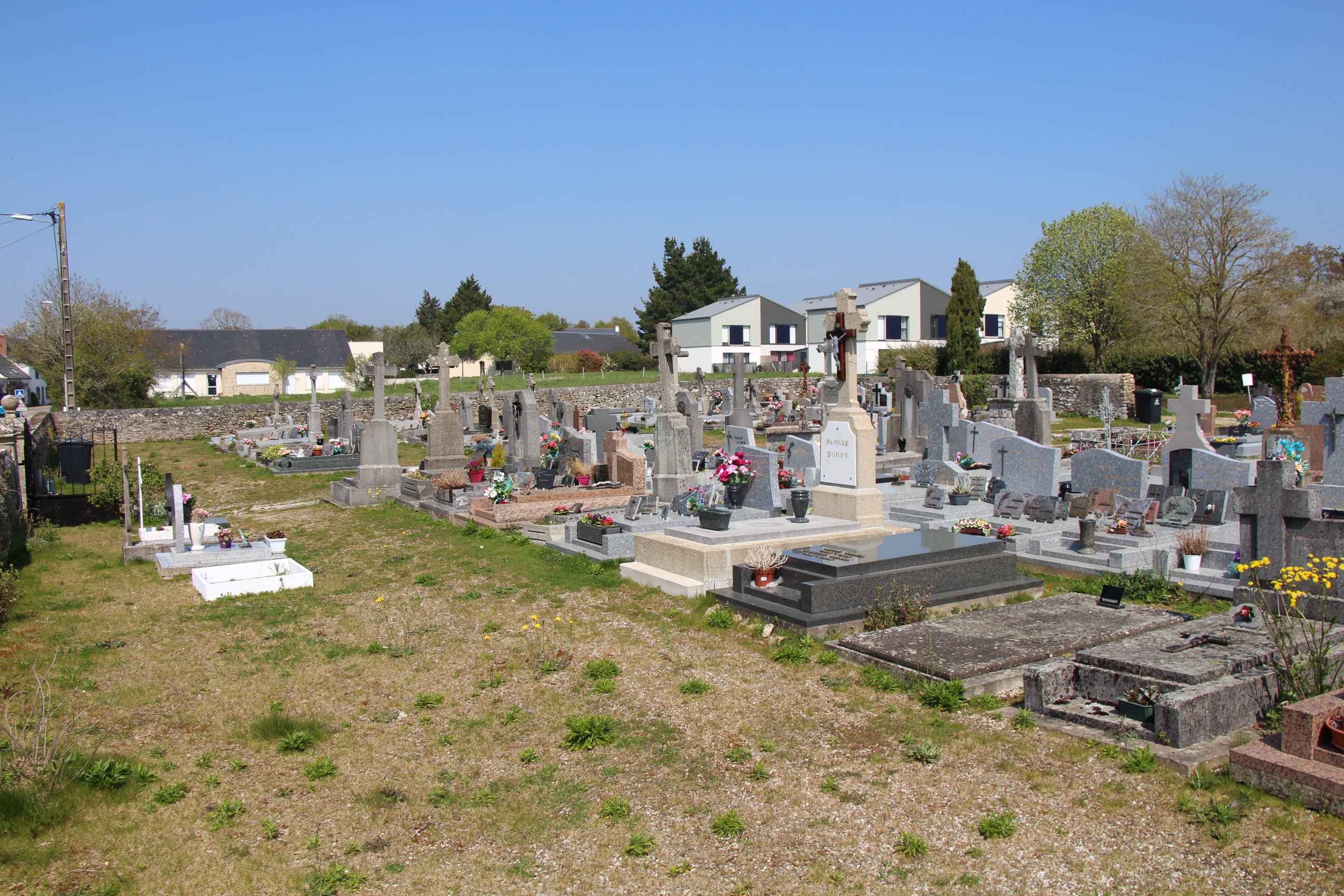 Liste de photographies du cimetière Fiche de présentation de Cimetière de Noyalo - Informations et services en ligne - Portail funéraire Citoyen Ville de Theix-Noyalo Ville de Theix-Noyalo