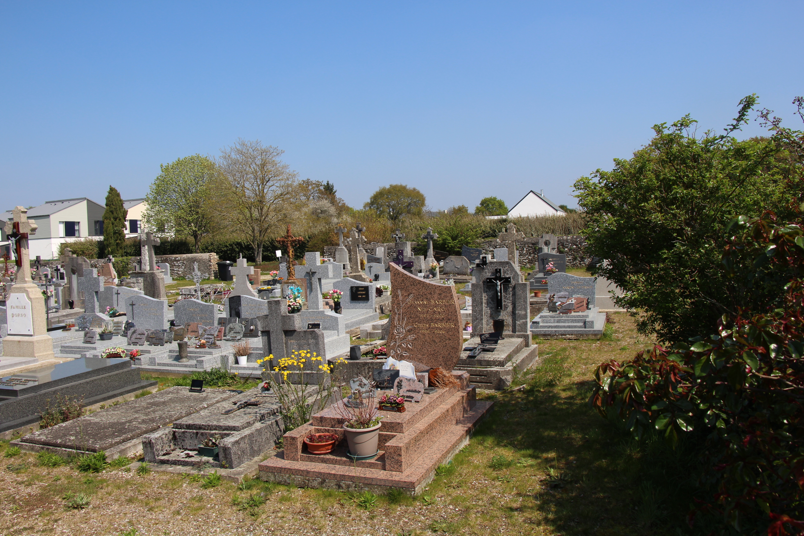 Liste de photographies du cimetière Fiche de présentation de Cimetière de Noyalo - Informations et services en ligne - Portail funéraire Citoyen Ville de Theix-Noyalo Ville de Theix-Noyalo