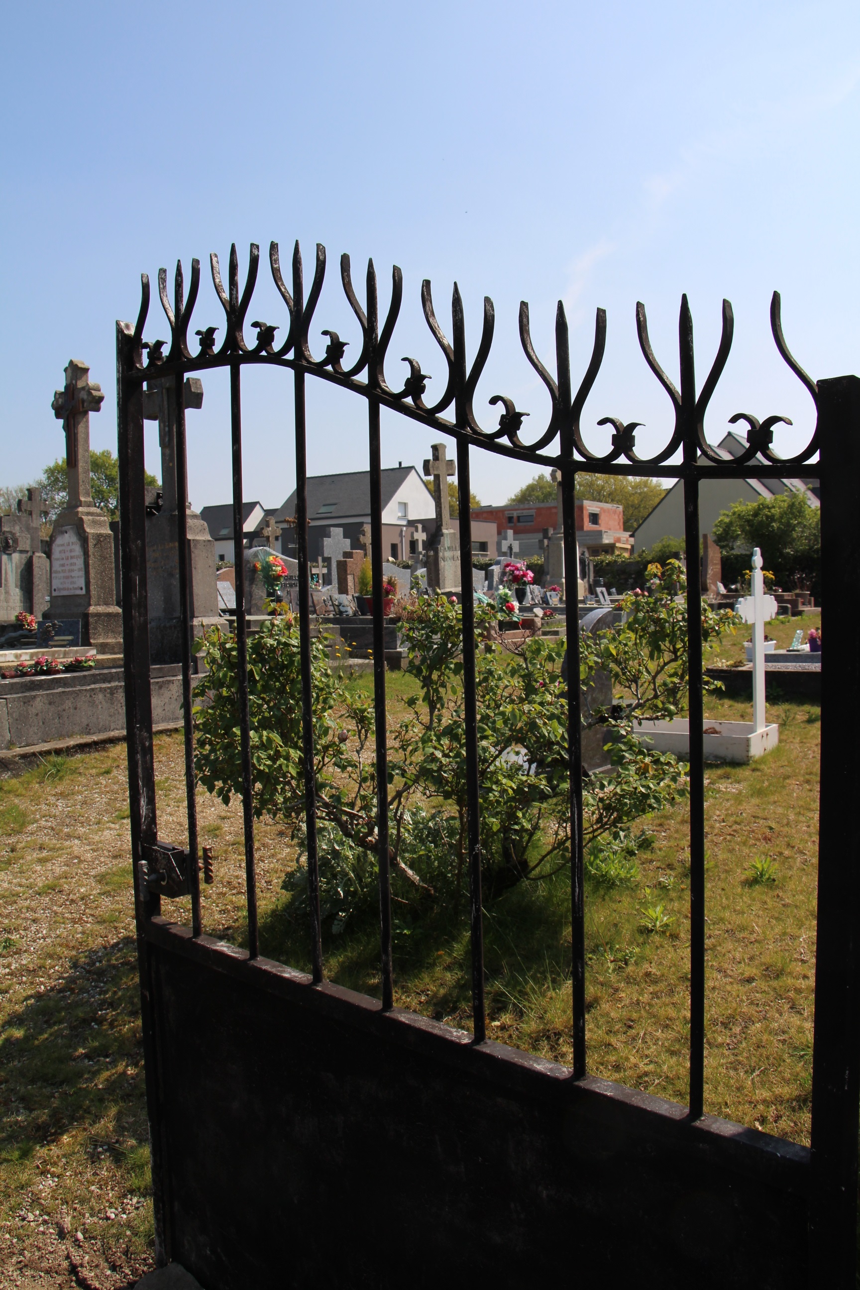 Liste de photographies du cimetière Fiche de présentation de Cimetière de Noyalo - Informations et services en ligne - Portail funéraire Citoyen Ville de Theix-Noyalo Ville de Theix-Noyalo