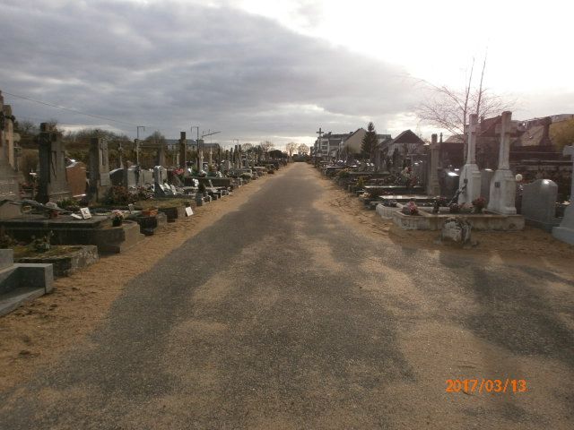 Liste de photographies du cimetière Fiche de présentation de Cimetière du Bourg (AC) - Informations et services en ligne - Portail funéraire Citoyen Ville de Thouaré sur Loire Ville de Thouaré sur Loire