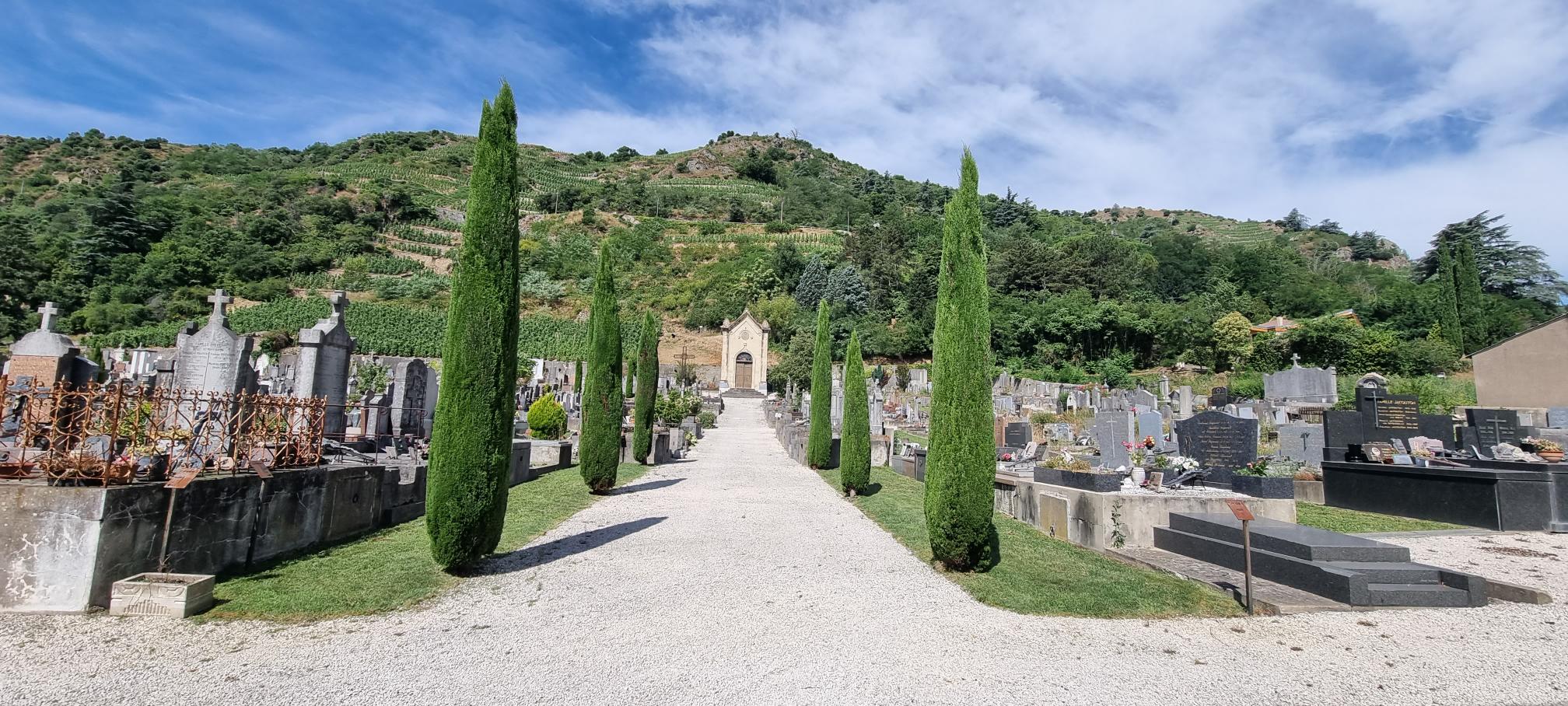 Liste de photographies du cimetière Fiche de présentation de Cimetière B - Informations et services en ligne - Portail funéraire Citoyen Commune de Tournon-sur-Rhône Commune de Tournon-sur-Rhône