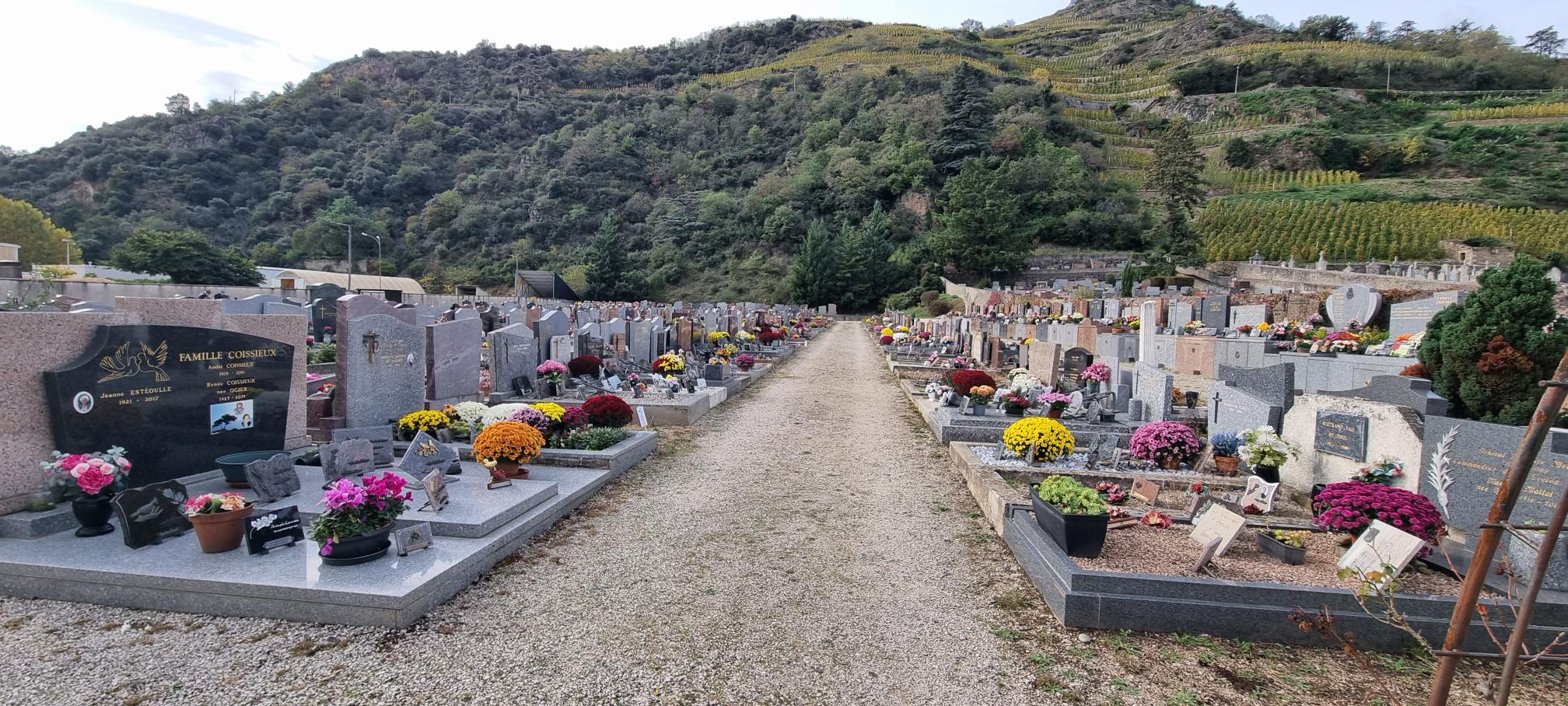 Liste de photographies du cimetière Fiche de présentation de Cimetière D - Informations et services en ligne - Portail funéraire Citoyen Commune de Tournon-sur-Rhône Commune de Tournon-sur-Rhône