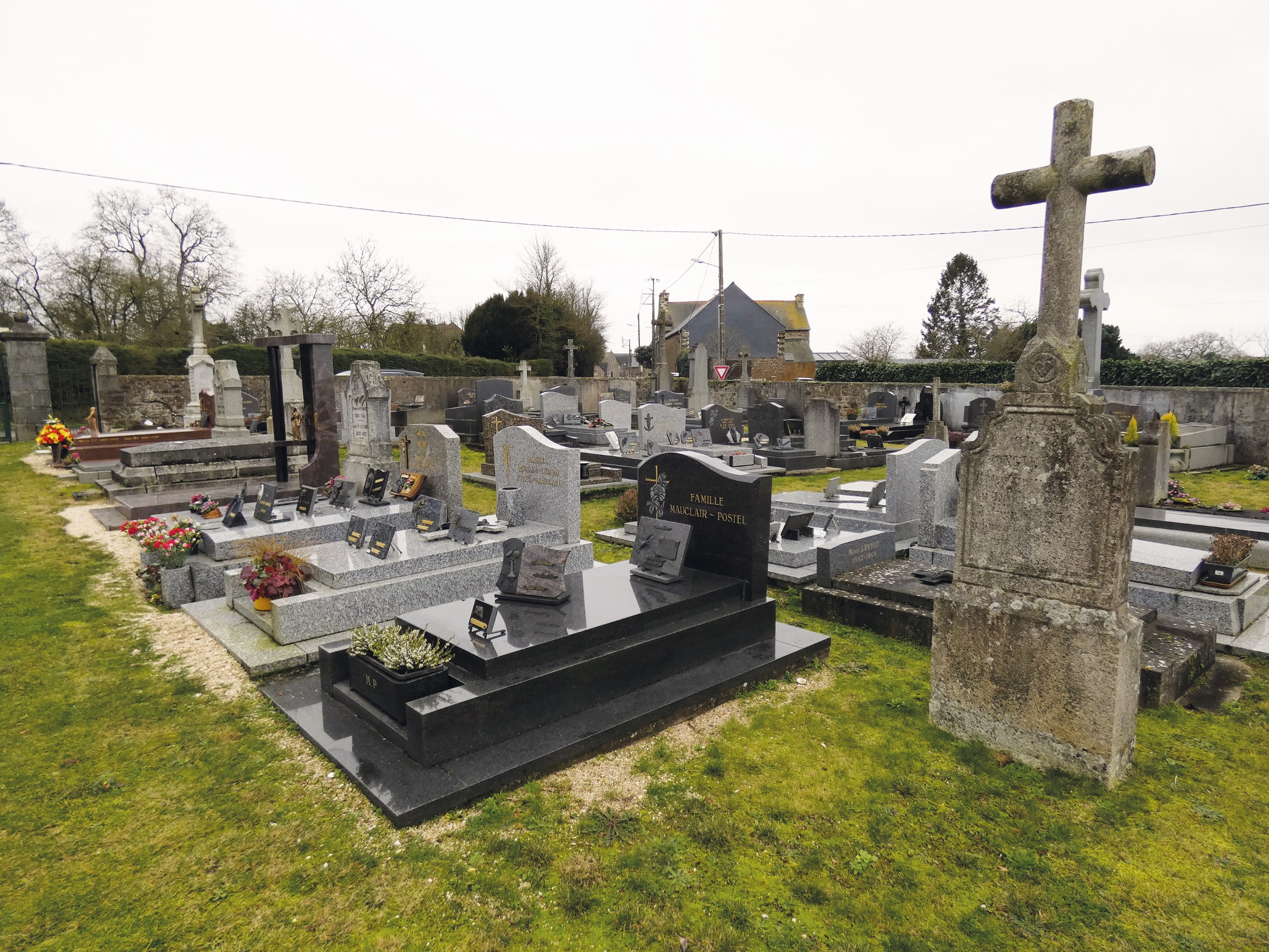 Liste de photographies du cimetière Fiche de présentation de Cimetière de Saint-Solen - Informations et services en ligne - Portail funéraire Citoyen Ville de Lanvallay Ville de Lanvallay