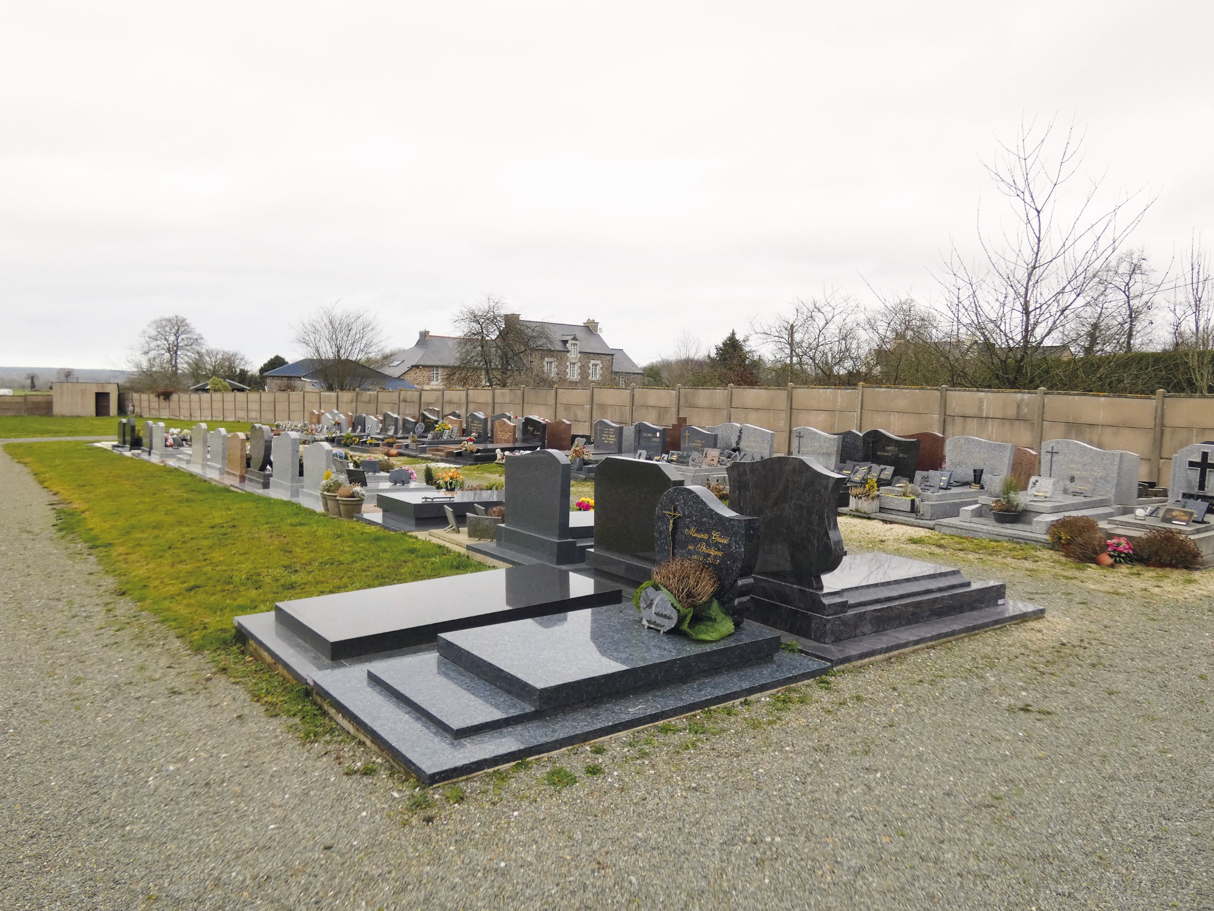 Liste de photographies du cimetière Fiche de présentation de Cimetière de Saint-Solen - Informations et services en ligne - Portail funéraire Citoyen Ville de Lanvallay Ville de Lanvallay
