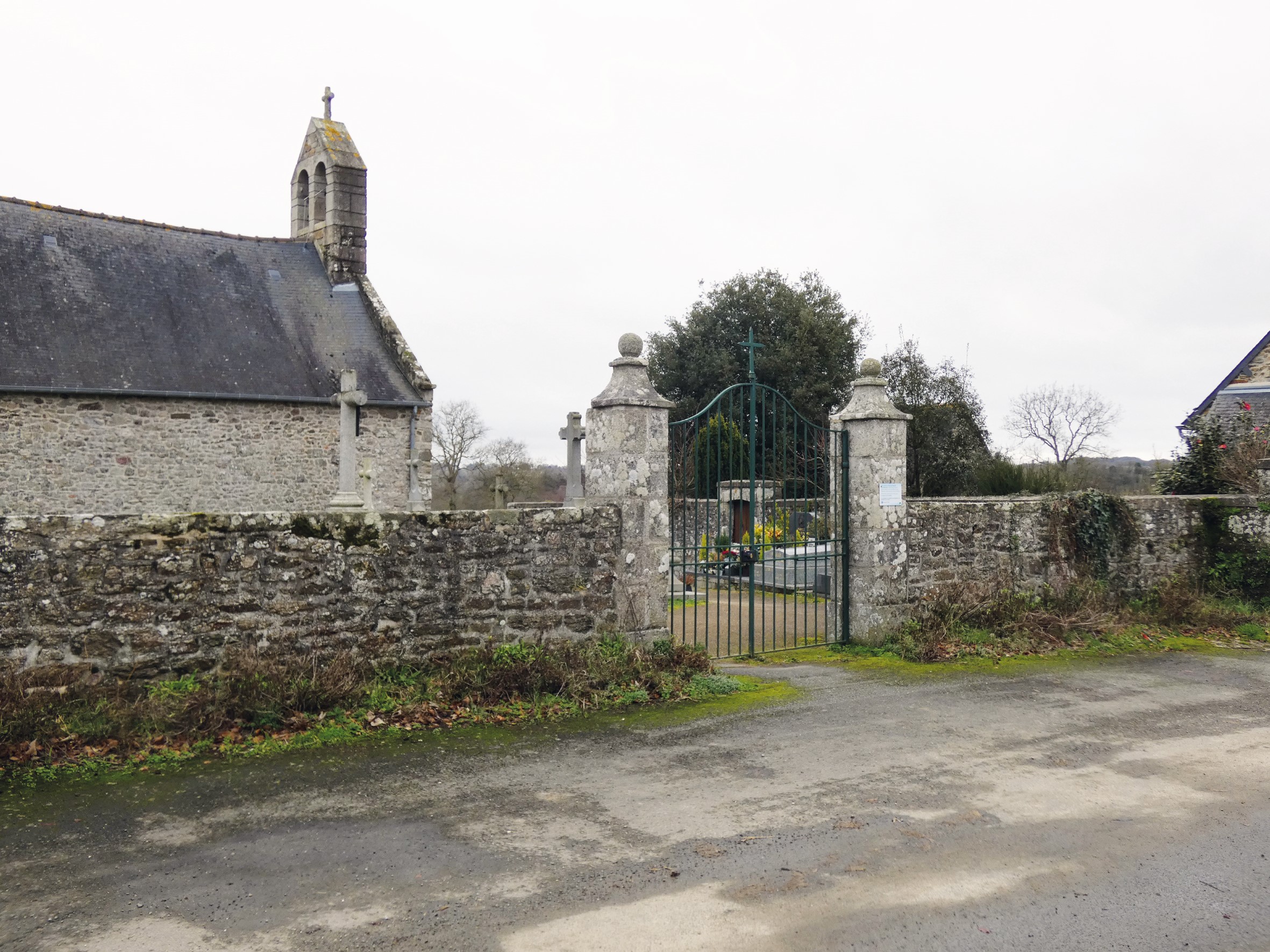 Liste de photographies du cimetière Fiche de présentation de Cimetière de Tressaint - Informations et services en ligne - Portail funéraire Citoyen Ville de Lanvallay Ville de Lanvallay