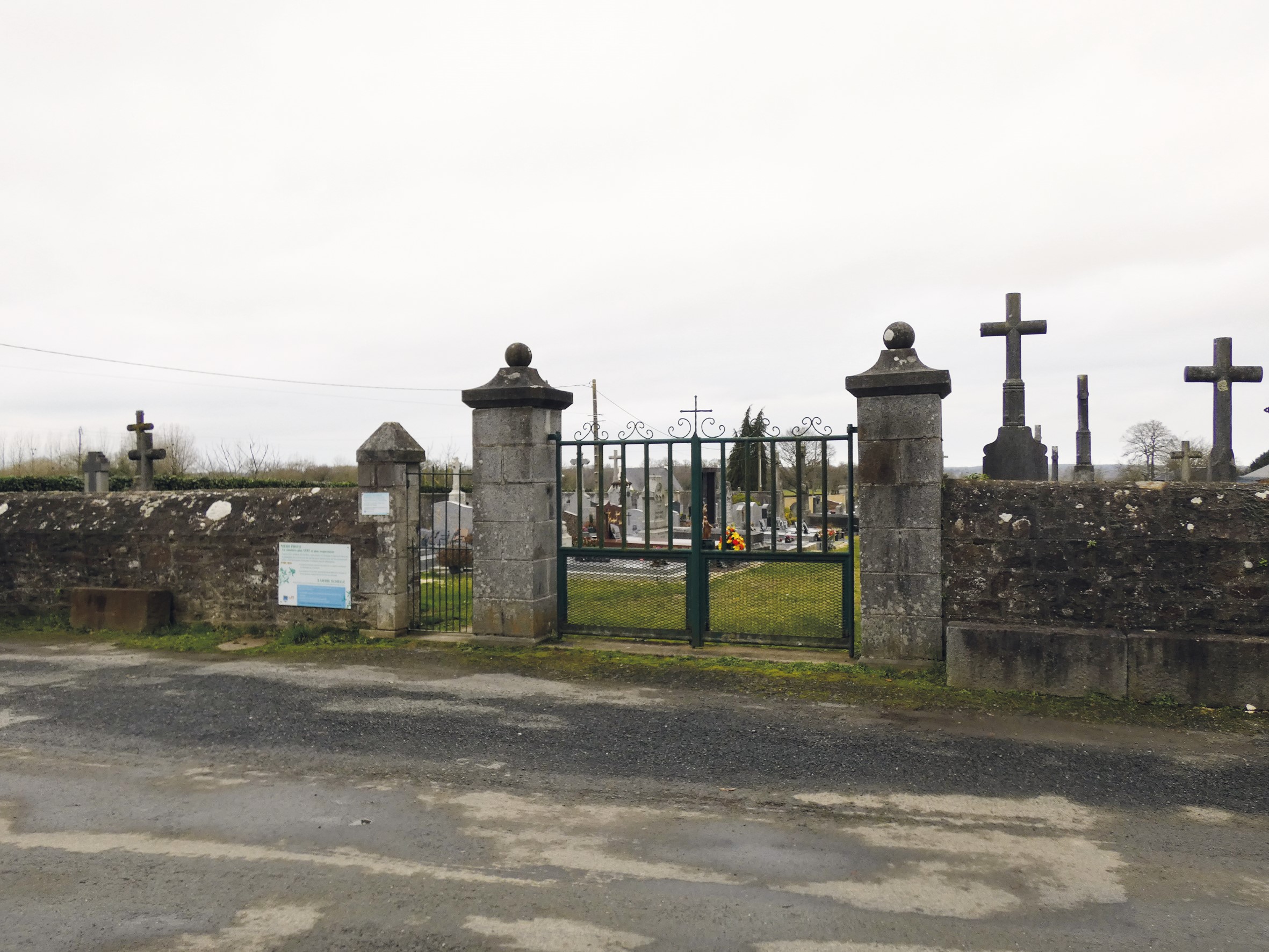 Liste de photographies du cimetière Fiche de présentation de Cimetière de Saint-Solen - Informations et services en ligne - Portail funéraire Citoyen Ville de Lanvallay Ville de Lanvallay