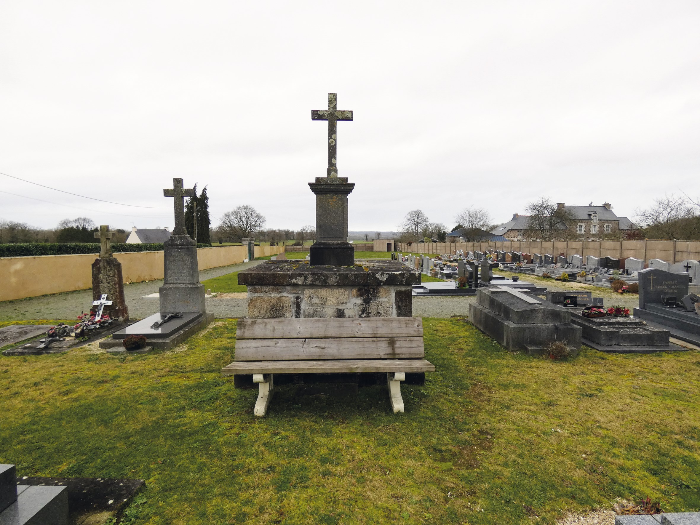 Liste de photographies du cimetière Fiche de présentation de Cimetière de Saint-Solen - Informations et services en ligne - Portail funéraire Citoyen Ville de Lanvallay Ville de Lanvallay
