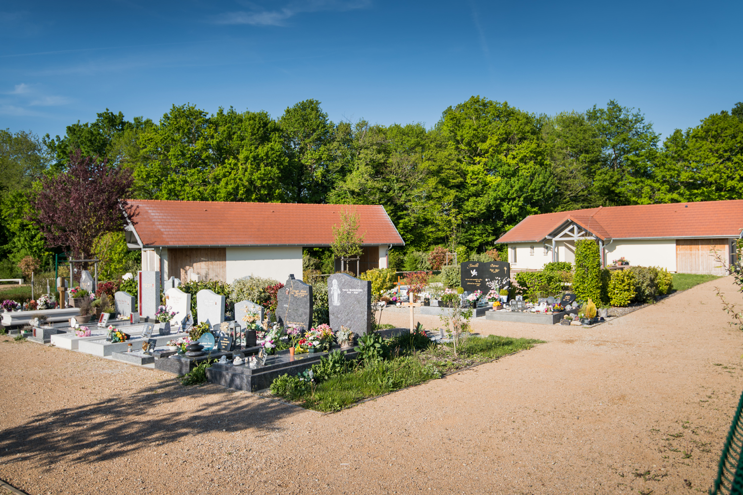 Liste de photographies du cimetière Fiche de présentation de Cimetière de la Rizolière - Informations et services en ligne - Portail funéraire Citoyen Commune de Villefontaine Commune de Villefontaine